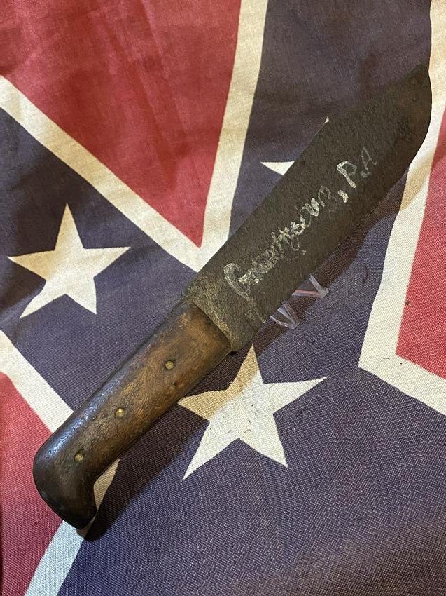 RARE CONFEDERATE CIVIL WAR BOWIE KNIFE - GETTYSBURG, PA: RARE CONFEDERATE CIVIL WAR BOWIE KNIFE - GETTYSBURG, PA. IN EXCELLENT OVERALL SHAPE AND CONDITION, SHOWCASING A BEAUTIFUL OVERALL PATINA. THIS IS A BATTLE USED BOWIE KNIFE AT GETTYSBURG BATTLEFIELD. T