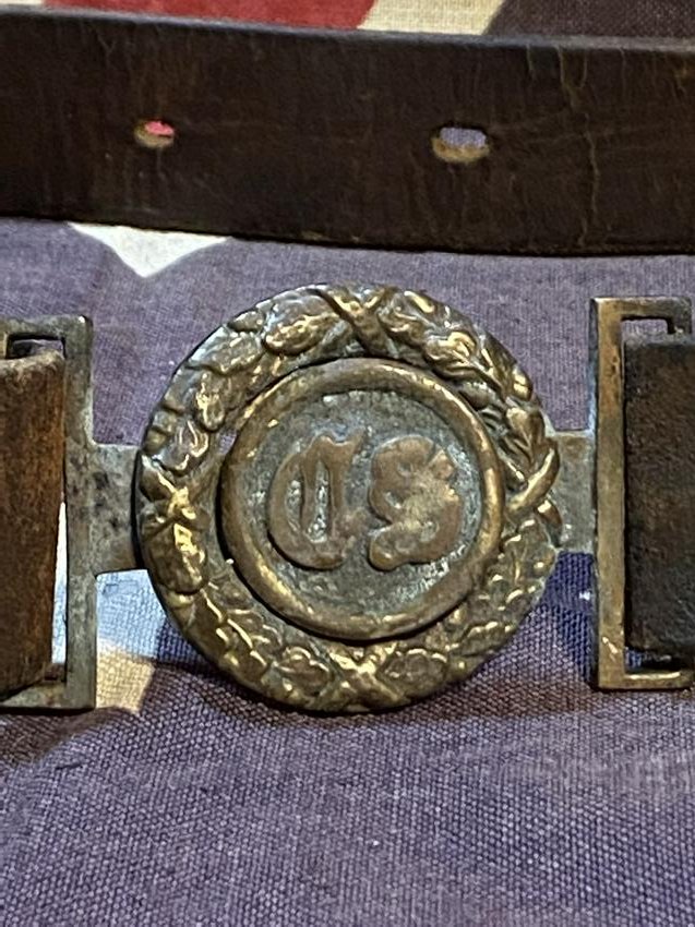 SCARCE CIVIL WAR CONFEDERATE C.S. BELT & BUCKLE: SCARCE CIVIL WAR CONFEDERATE C.S. BELT & BUCKLE. IN MINT OVERALL SHAPE AND CONDITION WITH A BEAUTIFUL OVERALL PATINA. THIS IS A RARE BELT BUCKLE. PLEASE VIEW ALL DETAILED PICTURES. A GREAT FIND AND AN