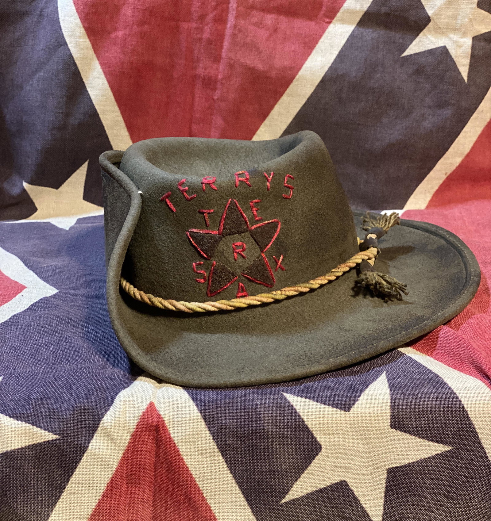 CIVIL WAR TERRY'S TX RANGERS CONFEDERATE SLOUCH HAT CAP: CIVIL WAR TERRY'S TX RANGERS CONFEDERATE SLOUCH HAT CAP KEPI. THIS IS A SCARCE FIND THAT WAS RECENTLY FOUND IN AN ESTATE CLEAN-OUT. IT IS IN EXCELLENT OVERALL SHAPE AND CONDITION, SHOWCASING A BROWNIS