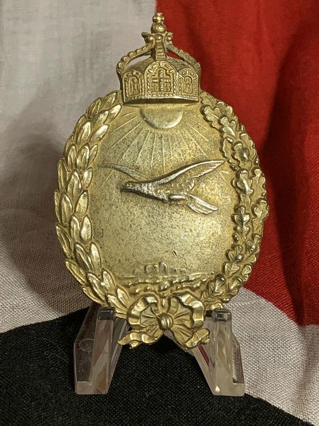 SCARCE WW1 GERMAN PRUSSIAN NAVAL SEAPLANE PILOTS BADGE: SCARCE WW1 GERMAN PRUSSIAN NAVAL SEAPLANE PILOTS BADGE. This is a Prussian Naval Air Service Badge, issued to qualified naval seaplane pilots. These aviators mostly operated in the North Sea, observin