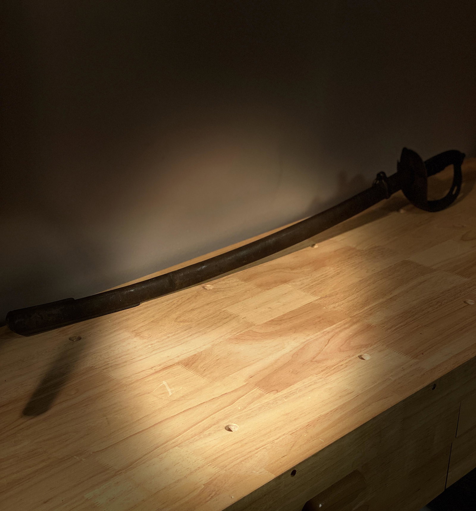 CONFEDERATE EARLY CIVIL WAR ERA NAVAL CUTLASS SWORD: RARE CONFEDERATE EARLY CIVIL WAR ERA NAVAL CUTLASS SWORD. COMES WITH THE ORIGINAL SCABBARD. IT IS IN MINT OVERALL SHAPE AND CONDITION WITH A BEAUTIFUL OVERALL PATINA. HAS A GREAT LOOK TO IT WITH EXCEL
