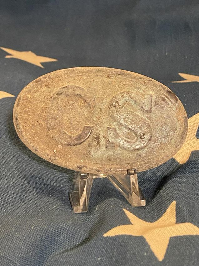RARE CIVIL WAR C.S. CONFEDERATE DUG BELT BUCKLE: RARE CIVIL WAR C.S. CONFEDERATE DUG BELT BUCKLE. ORIGINS: UNKNOWN. RECENTLY FOUND AT AN ESTATE SETTLEMENT. PLEASE VIEW ALL DETAILED PICTURES. A GREAT FIND AND AN EXCELLENT ADDITION TO YOUR COLLECTION.