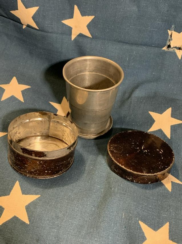 RARE CIVIL WAR COLLAPSIBLE CUP IN BOX W/NOTE: RARE CIVIL WAR COLLAPSIBLE CUP IN BOX W/NOTE. PLEASE VIEW ALL DETAILED PICTURES. THIS CUP WAS A GIFT - PLEASE VIEW PICTURES. A GREAT FIND AND AN EXCELLENT ADDITION TO YOUR COLLECTION.