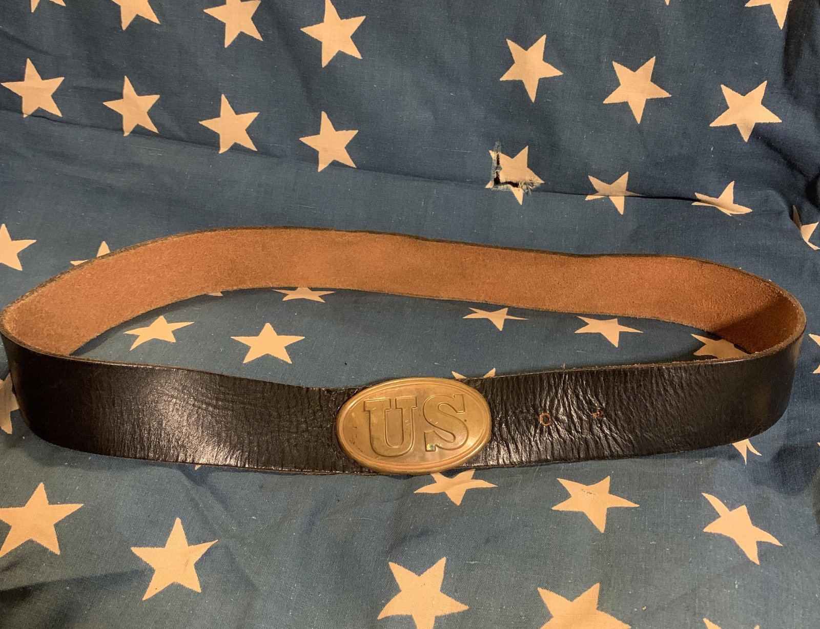 CIVIL WAR U.S. BELT AND BUCKLE: CIVIL WAR U.S. BELT AND BUCKLE. IN MINT OVERALL SHAPE AND CONDITION WITH A BEAUTIFUL OVERALL PATINA. PLEASE VIEW ALL DETAILED PICTURES. A GREAT FIND AND AN EXCELLENT ADDITION TO YOUR COLLECTION.