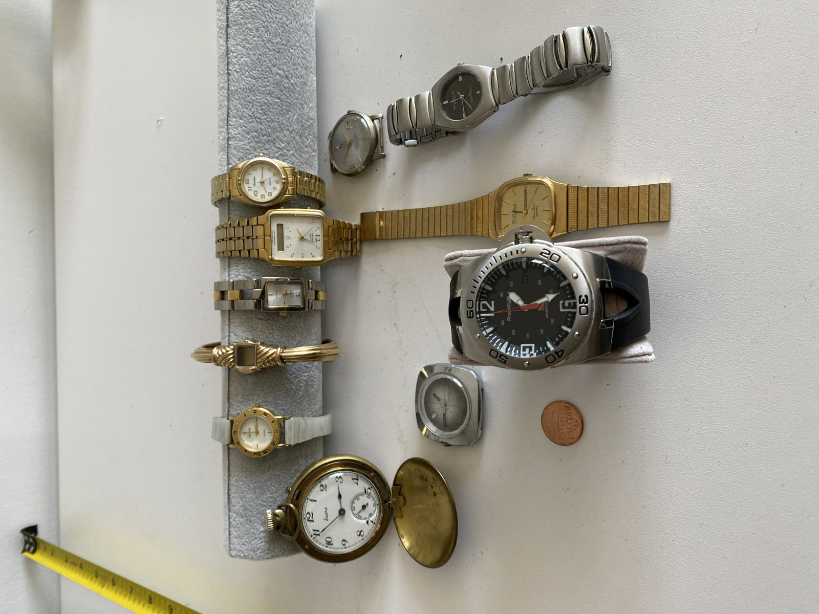 COLLECTION LOT OF OLD WATCHES - INCLUDES POCKETWATCH: COLLECTION LOT OF OLD WATCHES - INCLUDES POCKETWATCH. SOLD AS A LOT! ALL FOR ONE MONEY!
