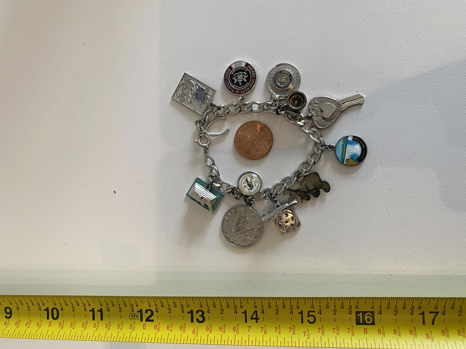 BEAUTIFUL STERLING SILVER LADIES CHARM BRACELET (1 of 3)