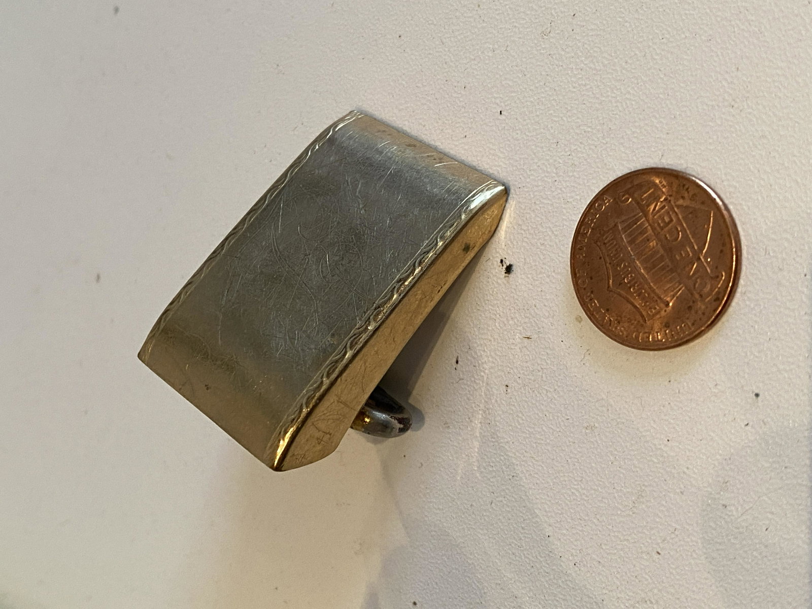 ANTIQUE GOLD FILLED BELT BUCKLE: ANTIQUE GOLD FILLED BELT BUCKLE. PLEASE VIEW PICTURES. A GREAT FIND AND AN EXCELLENT ADDITION TO YOUR COLLECTION.