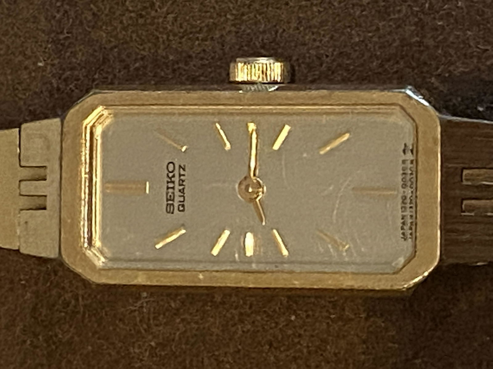 VINTAGE LADIES SEIKO QUARTZ WATCH (1 of 3)