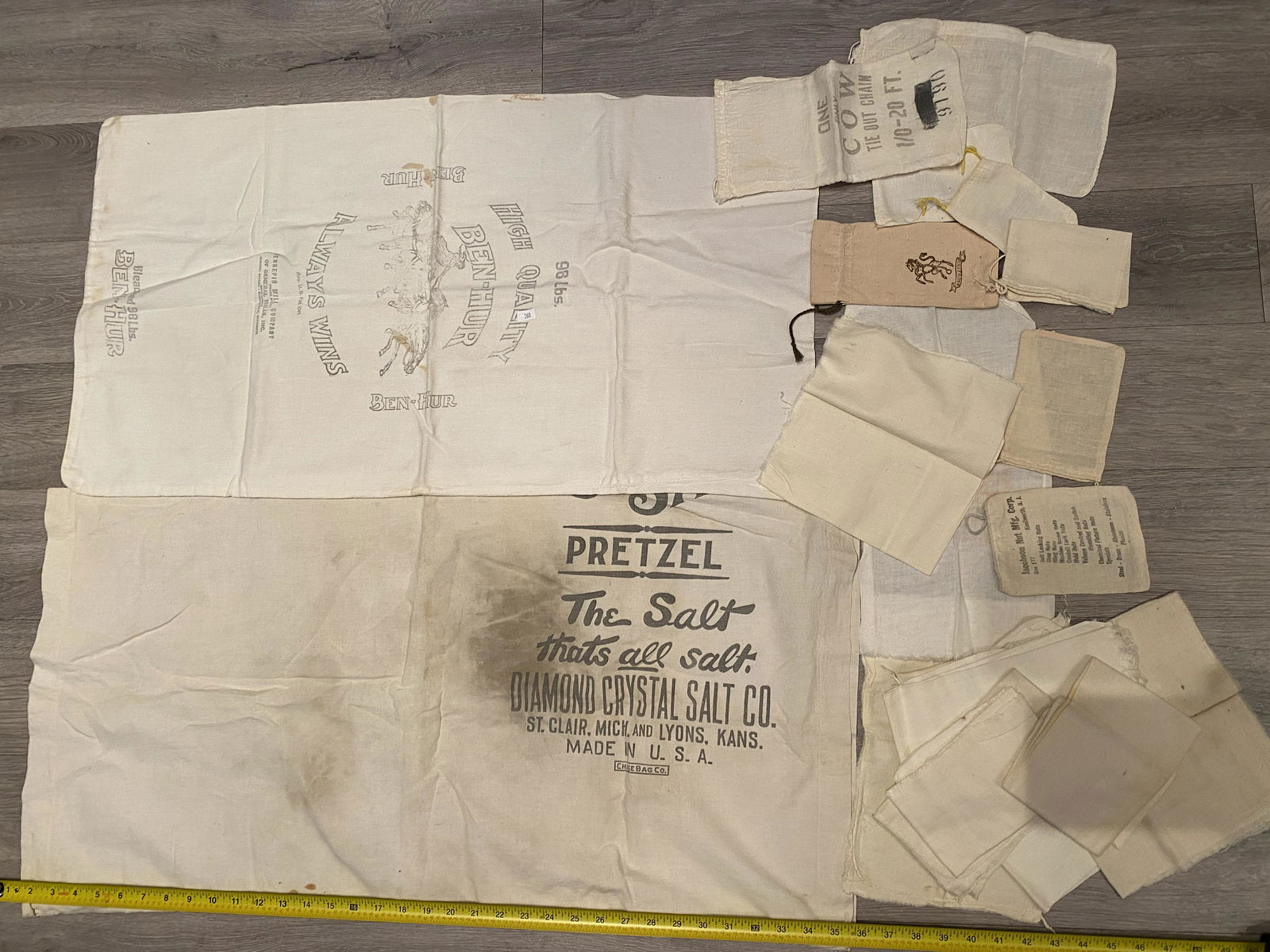 COLLECTION OF VINTAGE ADVERTISEMENT BAGS (1 of 3)