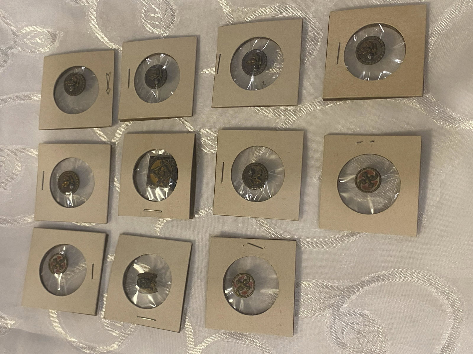 LOT OF (11) ANTIQUE MASONIC BUTTONS AND PINS: LOT OF (11) ANTIQUE MASONIC BUTTONS AND PINS. A RARE FIND AND AN EXCELLENT ADDITION TO YOUR COLLECTION.