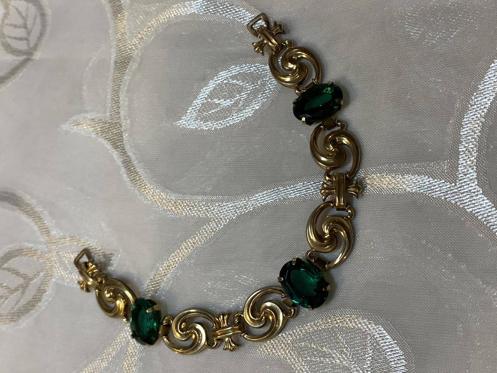VINTAGE LARGE EMERALD INLAID GOLD BRACELET (1 of 5)