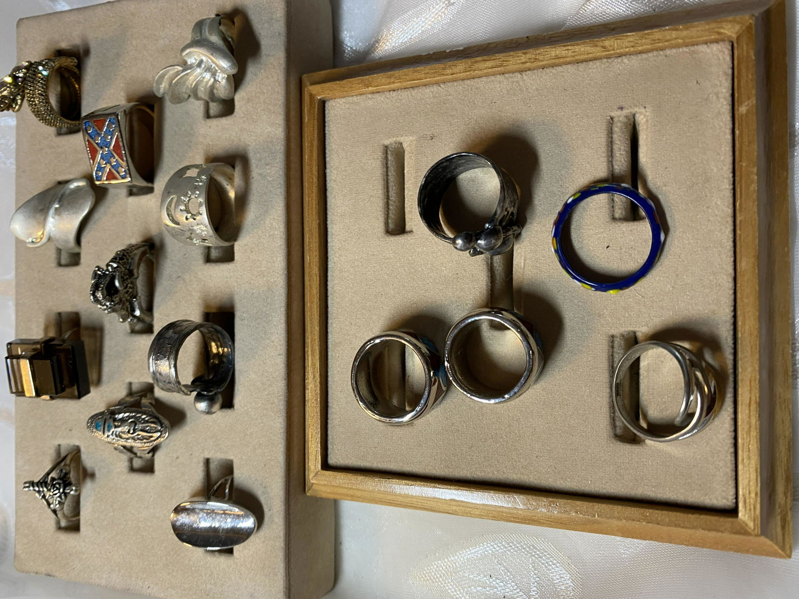 COLLECTION OF VARIOUS VINTAGE SILVER RINGS, ETC. (1 of 4)