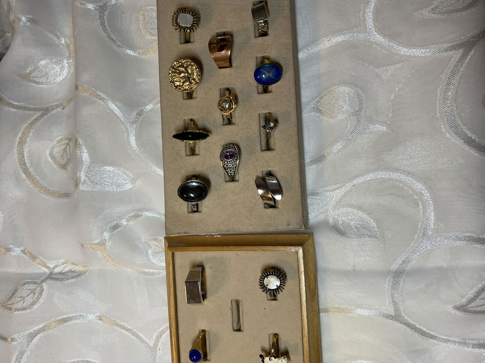 COLLECTION LOT OF (15) GOLD/SILVER RINGS (1 of 4)