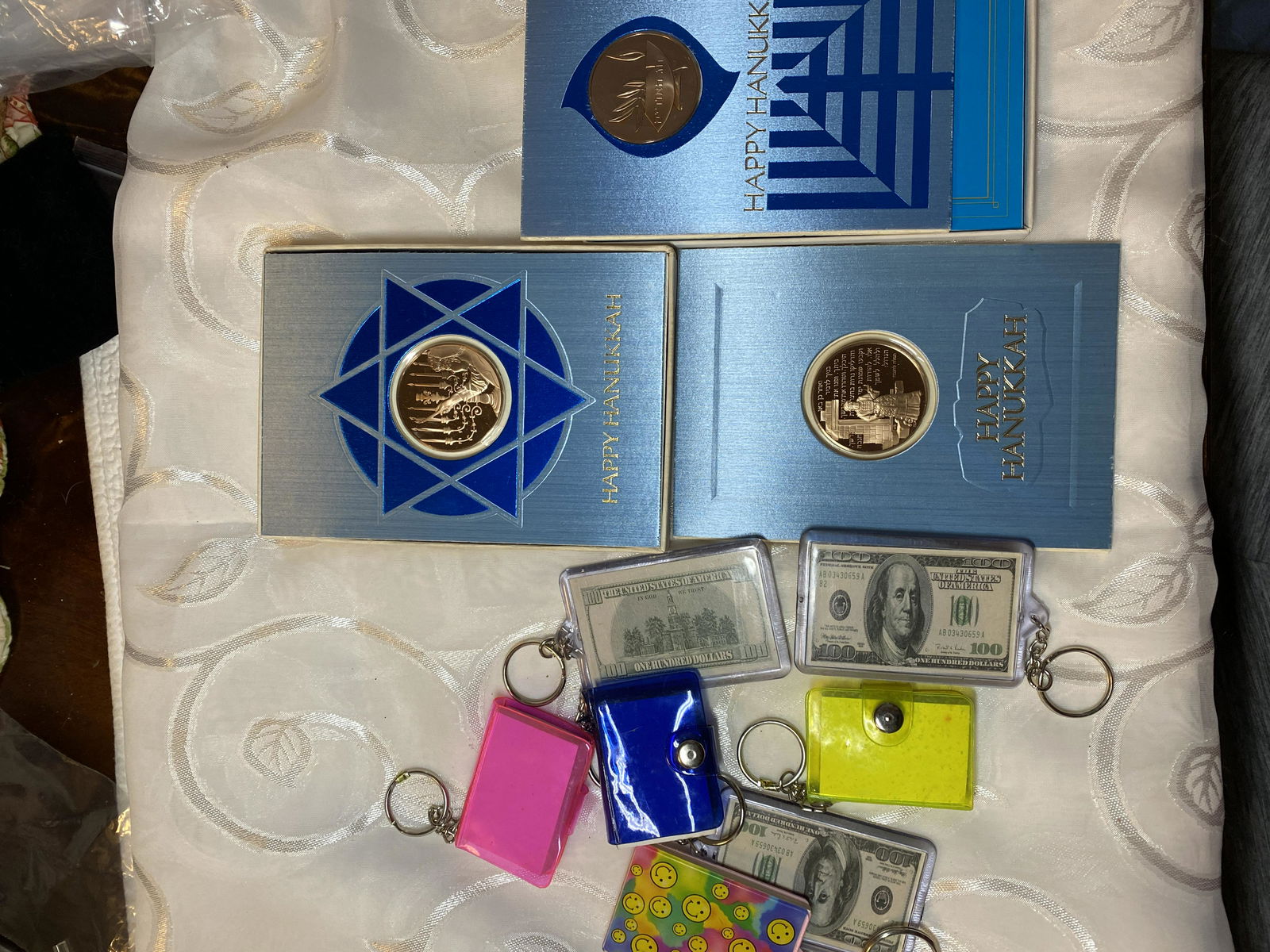 COLLECTION OF VINTAGE COINS/MEDALS, ETC. (1 of 2)