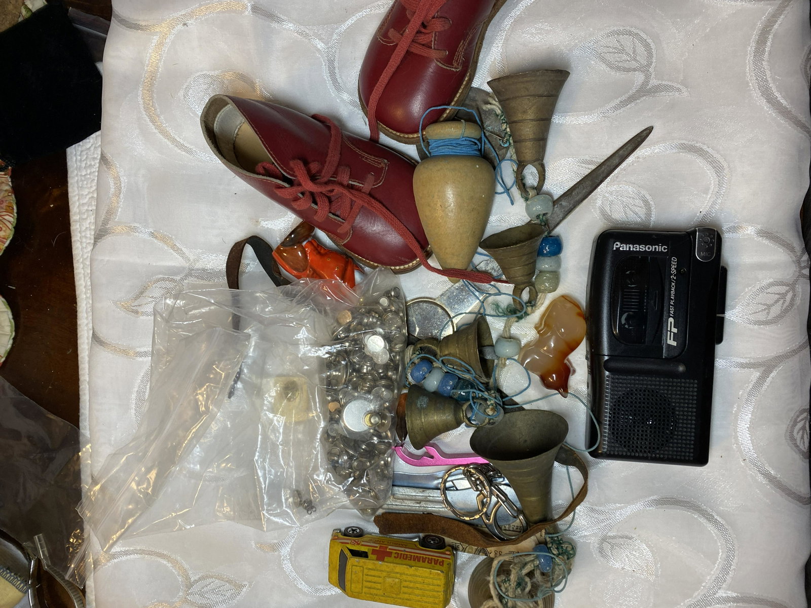 COLLECTION LOT OF VARIOUS ANTIQUES COLLECTIBLES: COLLECTION LOT OF VARIOUS ANTIQUES COLLECTIBLES. PLEASE VIEW PICTURES.