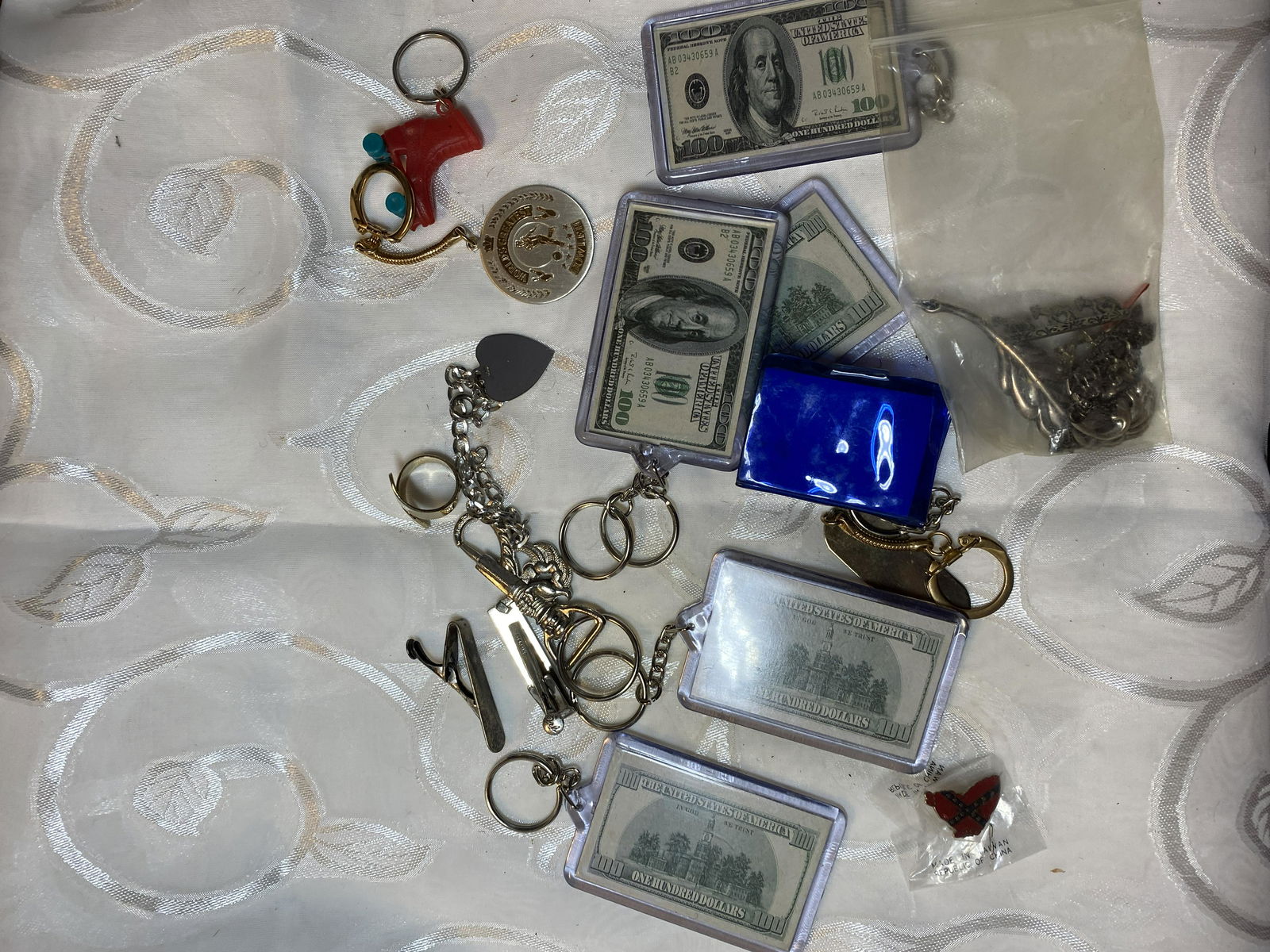 COLLECTION LOT OF OLDER KEYCHAINS: COLLECTION LOT OF OLDER KEYCHAINS. PLEASE VIEW PICTURES.