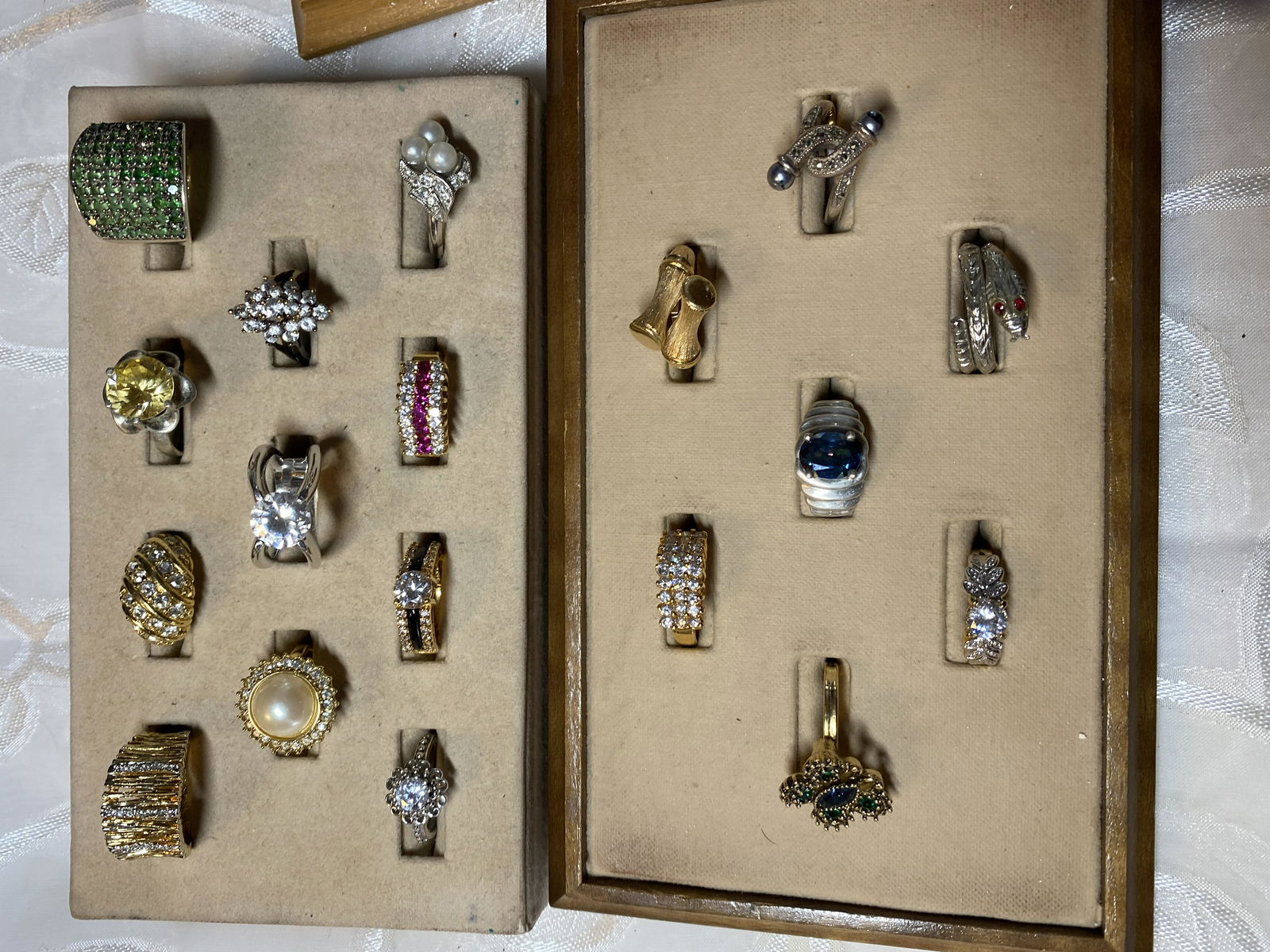 HIGH GRADE LOT OF (23) GOLD/SILVER COCKTAIL RINGS (1 of 2)