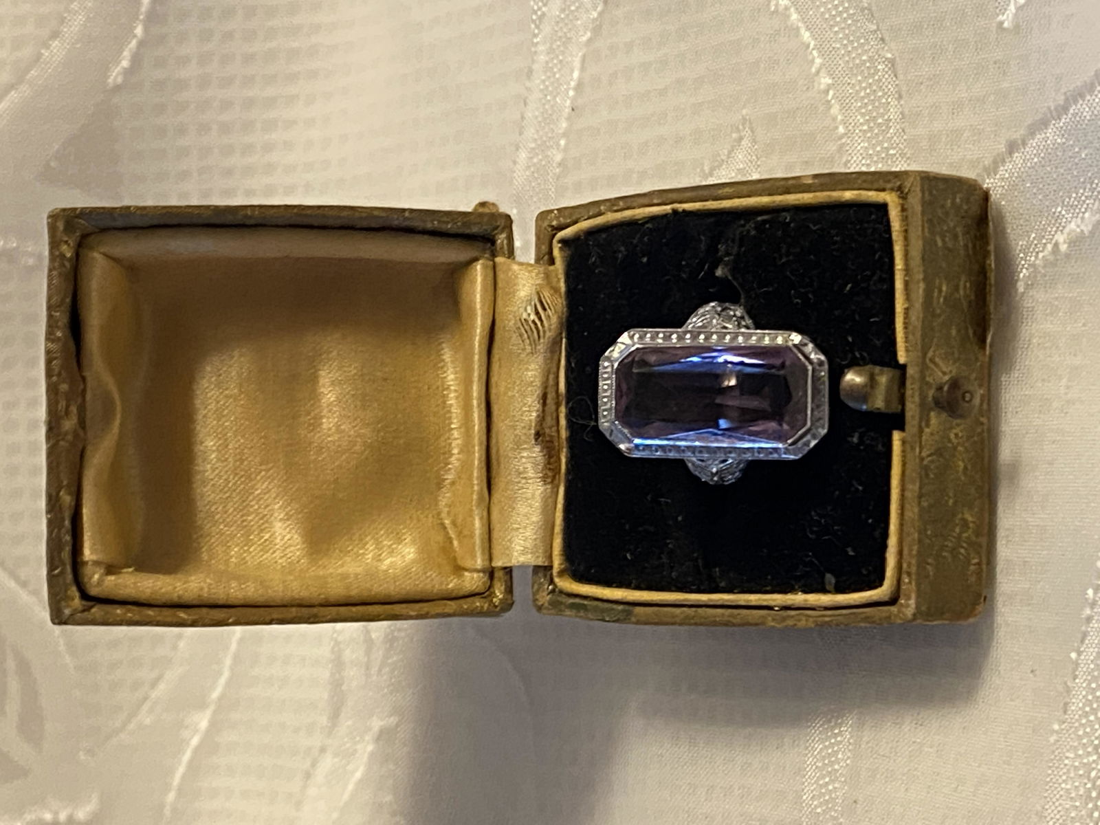 ART DECO 14K GOLD 8 CT AMETHYST LADIES RING (1 of 5)