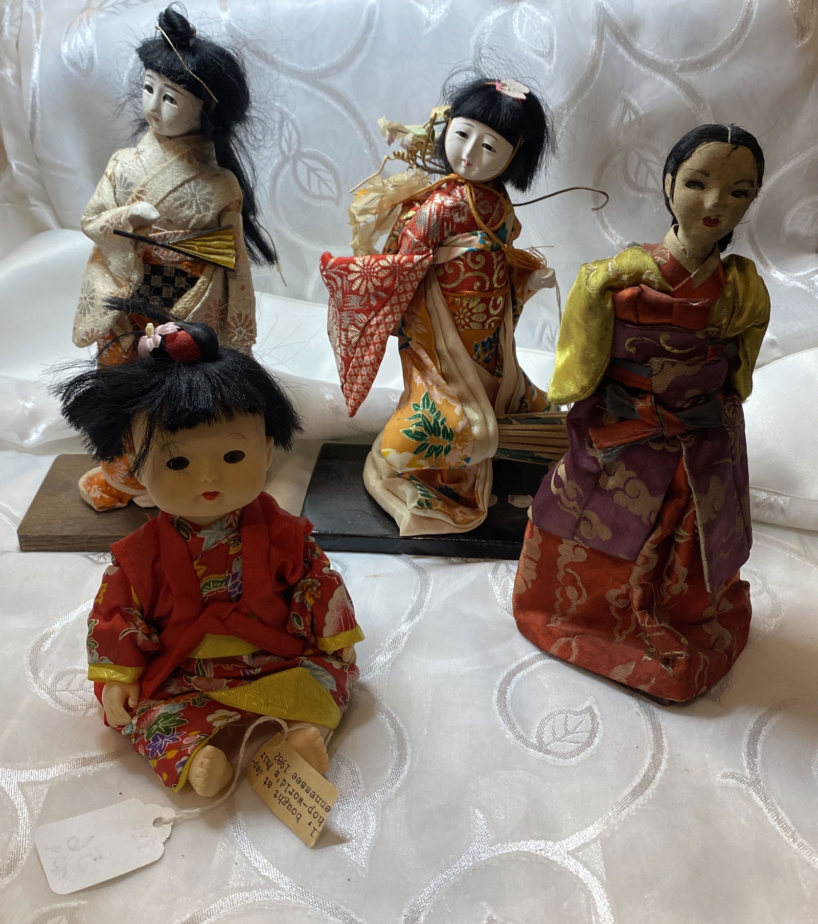 COLLECTION LOT OF (4) JAPANESE DOLLS (1 of 6)