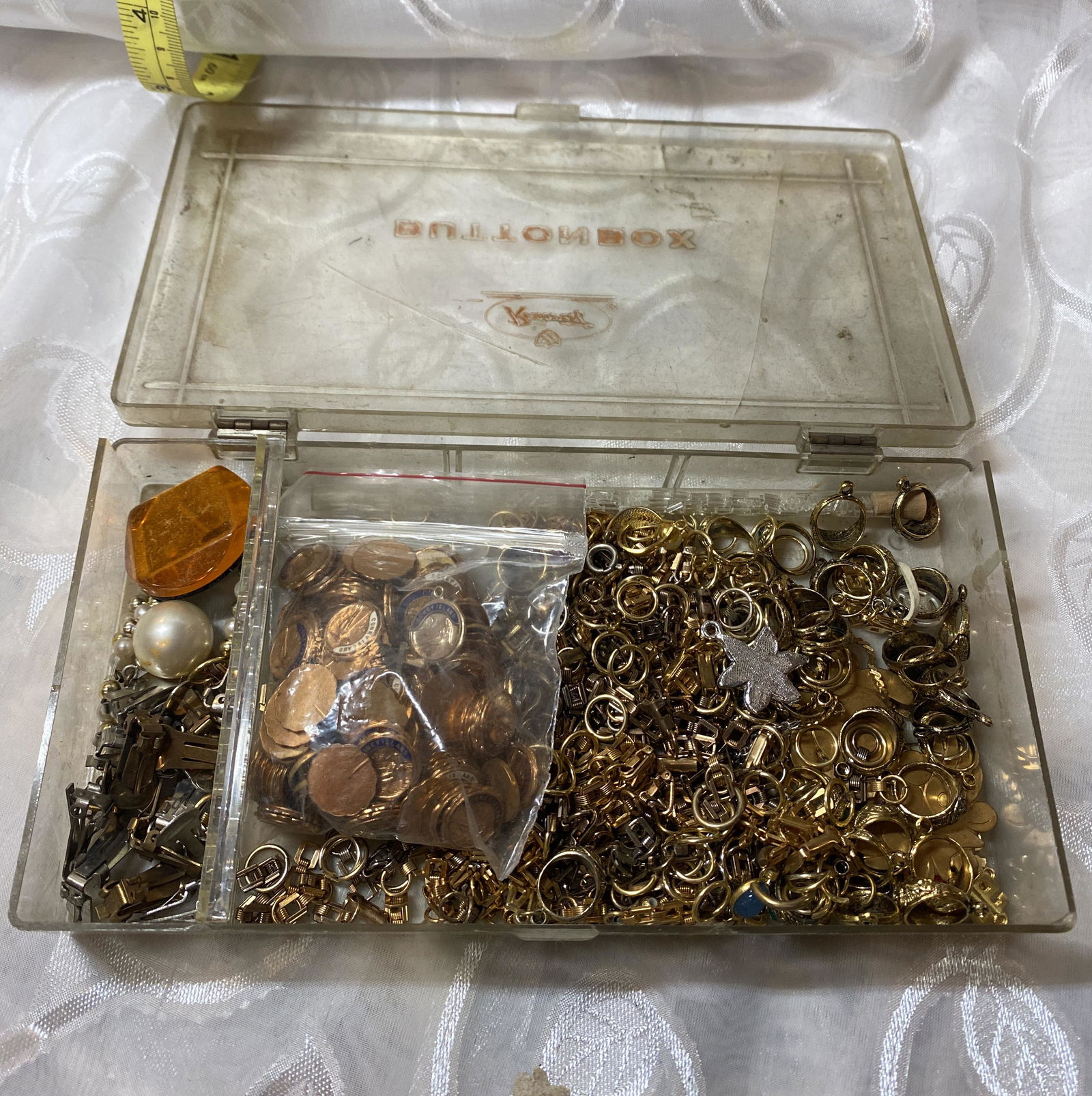 ANTIQUE BOX WITH VARIOUS JEWELRY ITEMS (1 of 4)