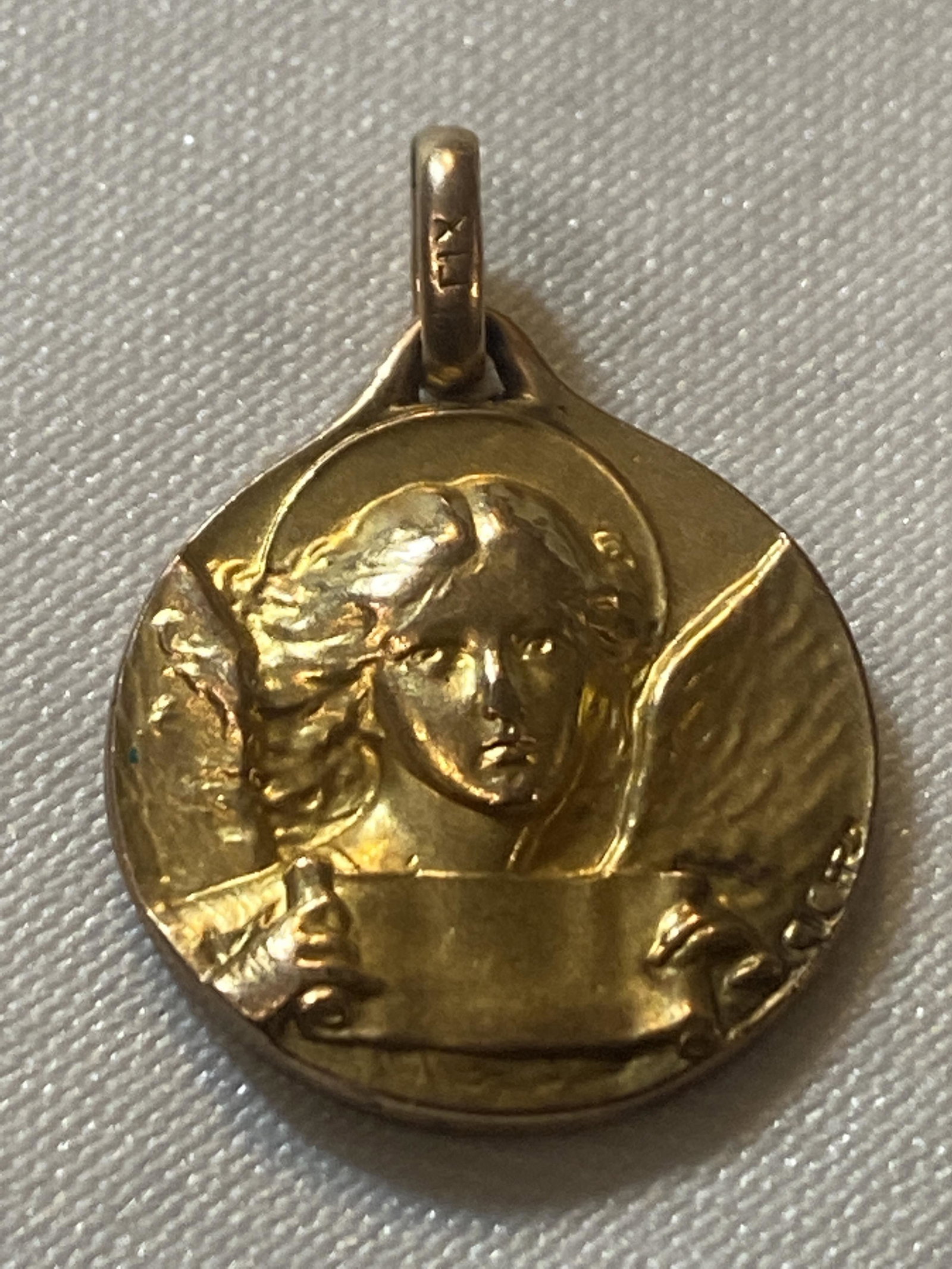 ANTIQUE 14K GOLD RELIGIOUS PENDANT: ANTIQUE 14K GOLD RELIGIOUS PENDANT. A GREAT FIND AND AN EXCELLENT ADDITION TO YOUR COLLECTION.