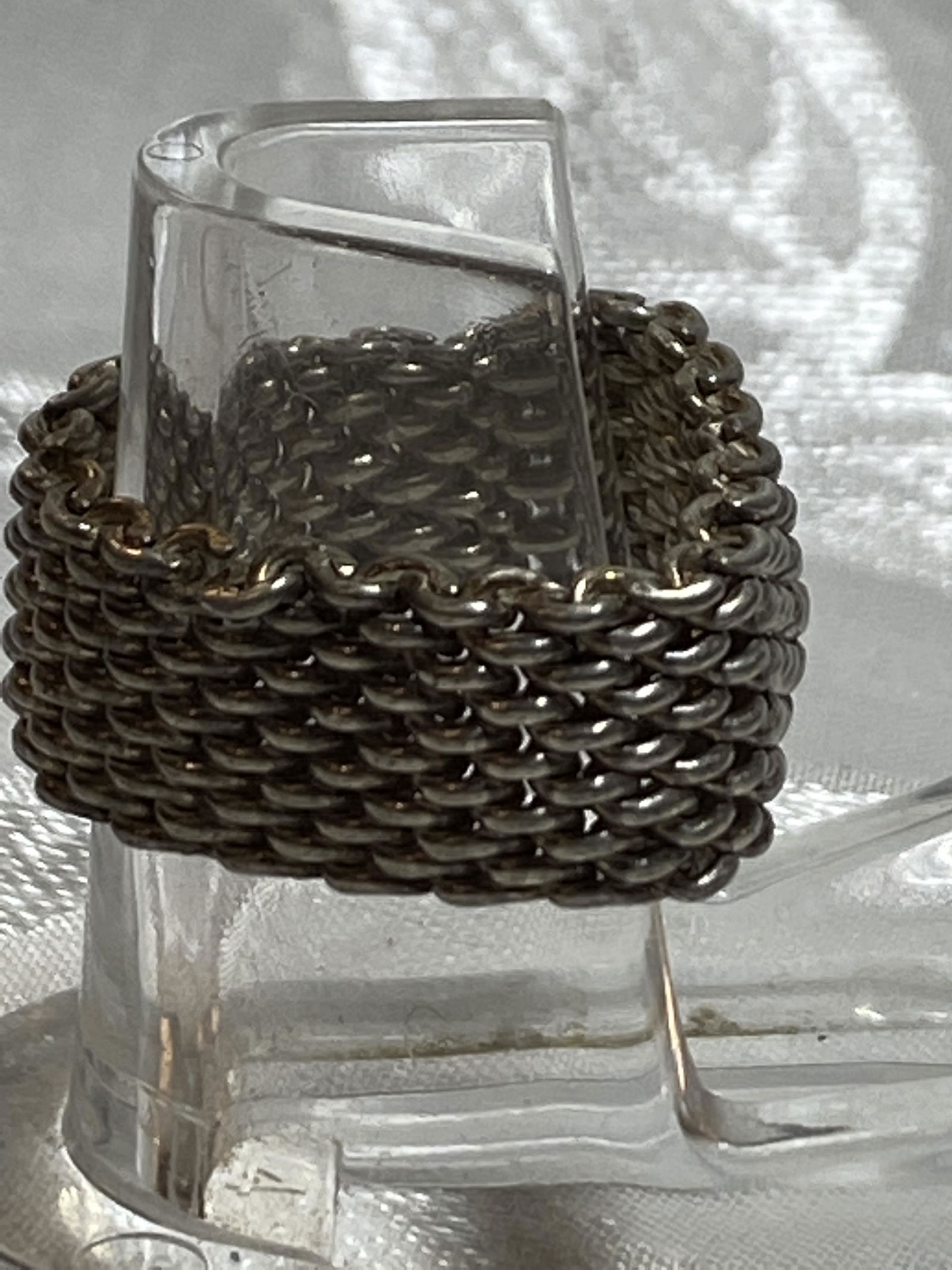 TIFFANY & CO. STERLING SILVER MESH RING SZ 10: TIFFANY & CO. STERLING SILVER MESH RING SZ 10. IN EXCELLENT OVERALL SHAPE AND CONDITION. A GREAT FIND AND AN EXCELLENT ADDITION TO YOUR COLLECTION.