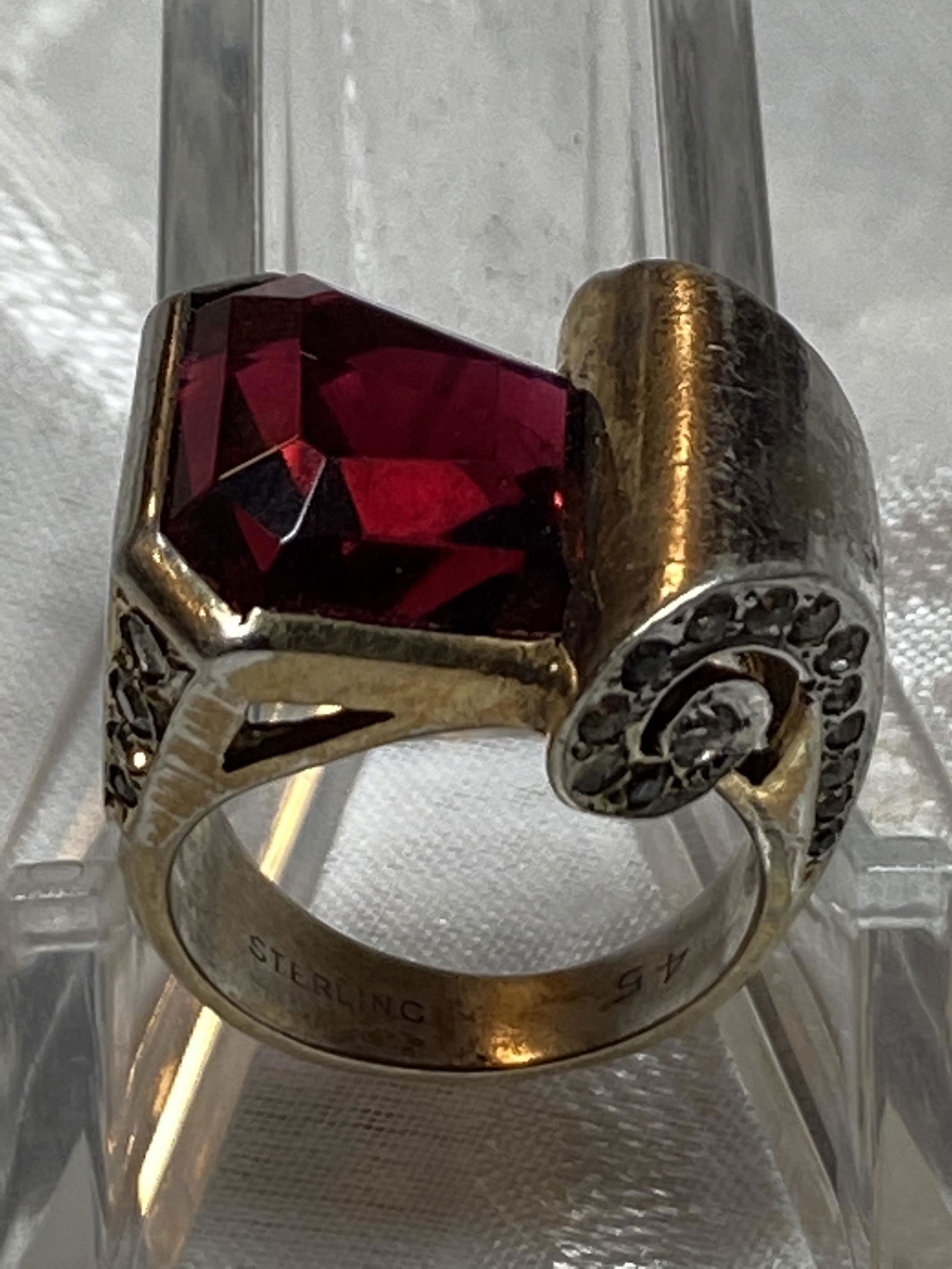 VINTAGE STERLING SIVLER RUBY HEAVY RING: VINTAGE STERLING SIVLER RUBY HEAVY RING. IN GOOD OVERALL SHAPE AND CONDITION. A GREAT FIND AND AN EXCELLENT ADDITION TO YOUR COLLECTION.