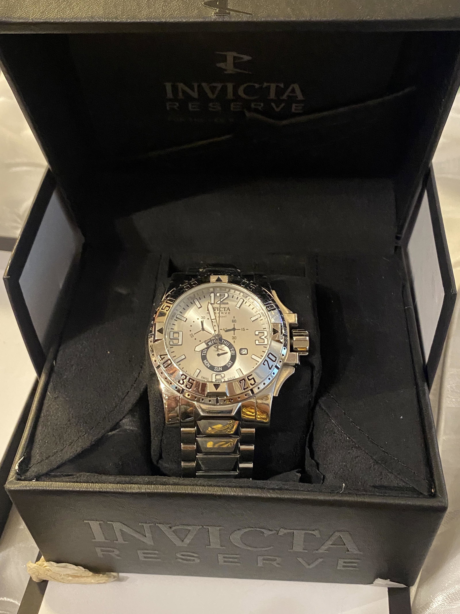 INVICTA EXCURSION MENS WATCH W/ORIG. BOX: INVICTA EXCURSION MENS WATCH W/ORIG. BOX. WORKS AND KEEPS TIME. A GREAT ADDITION TO YOUR COLLECTION.