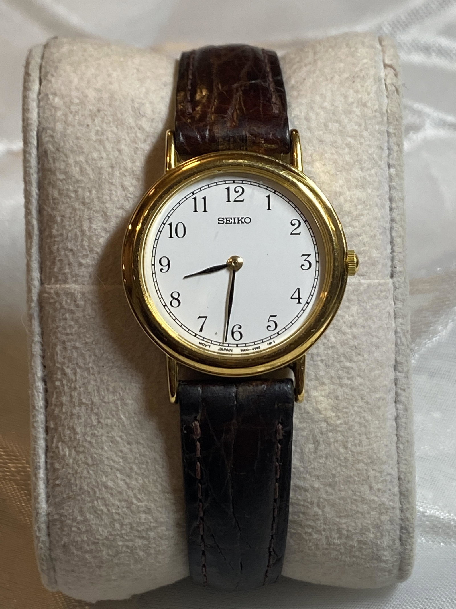 SEIKO LADIES DRESS WATCH - WORKS: SEIKO LADIES DRESS WATCH - WORKS. A GREAT FIND AND AN EXCELLENT ADDITION TO YOUR COLLECTION.