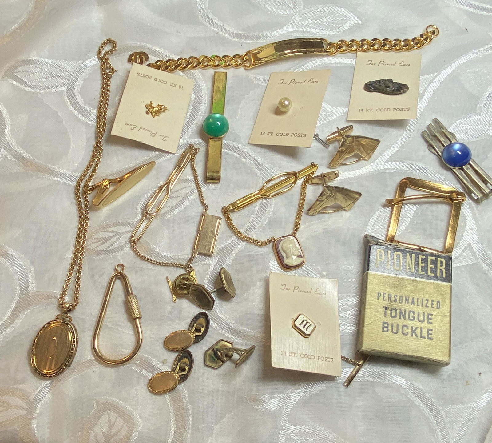 HIGH GRADE LOT OF GOLD JEWELRY - VIEW PICTURES: HIGH GRADE LOT OF GOLD JEWELRY - VIEW PICTURES. SOLD AS A LOT! ALL FOR ONE MONEY!