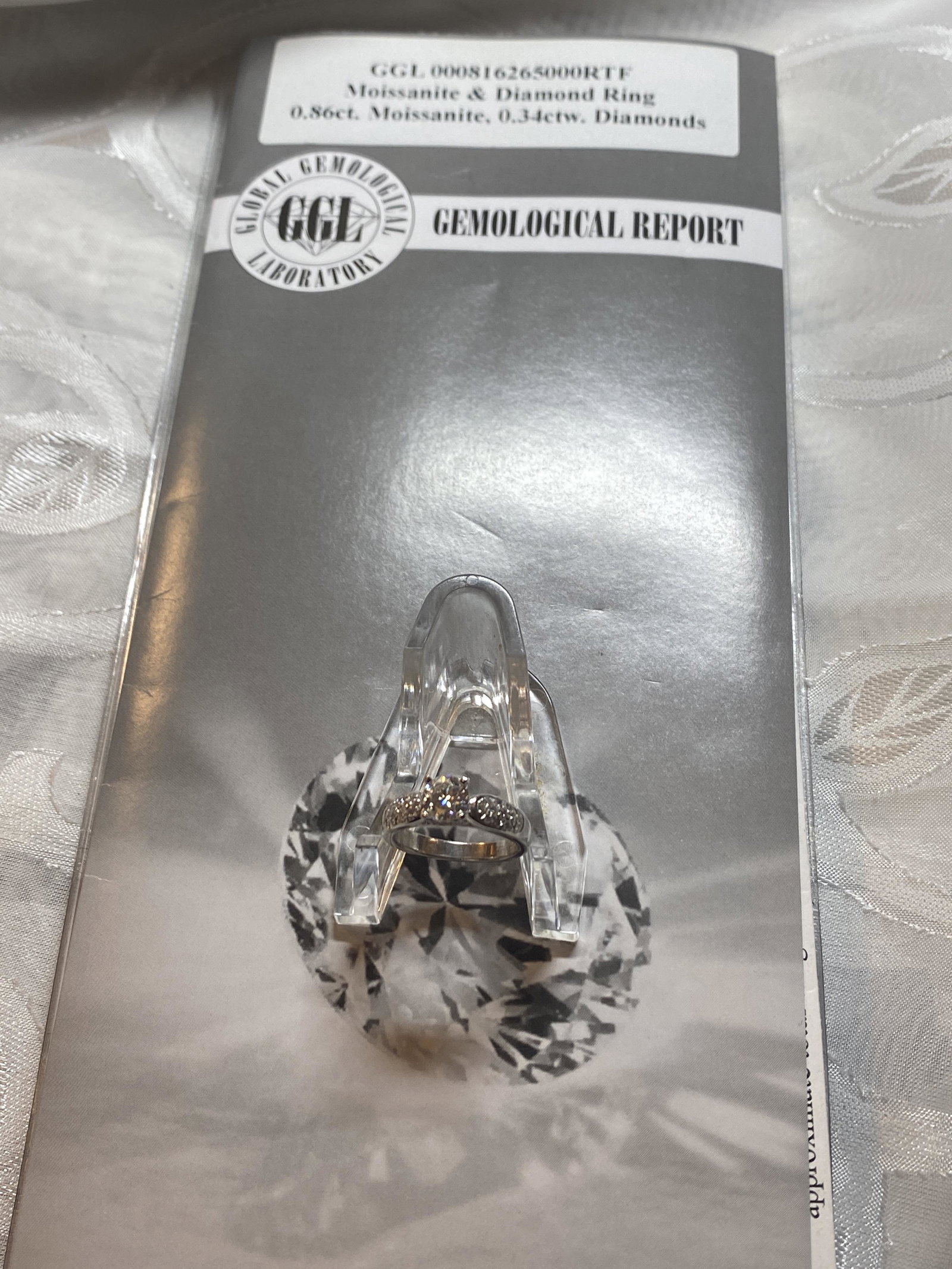 14K GOLD 0.86 CT MOISSANITE 0.34 TCW DIAMONDS: 14K GOLD 0.86 CT MOISSANITE 0.34 TCW DIAMONDS ENGAGEMENT RING. COMES WITH COA AND PAPERWORK. IN GOOD OVERALL SHAPE AND CONDITION. PLEASE VEIW PICTURES FOR DETAILED INFORMATION OF THIS RARE ENGAGEMENT 