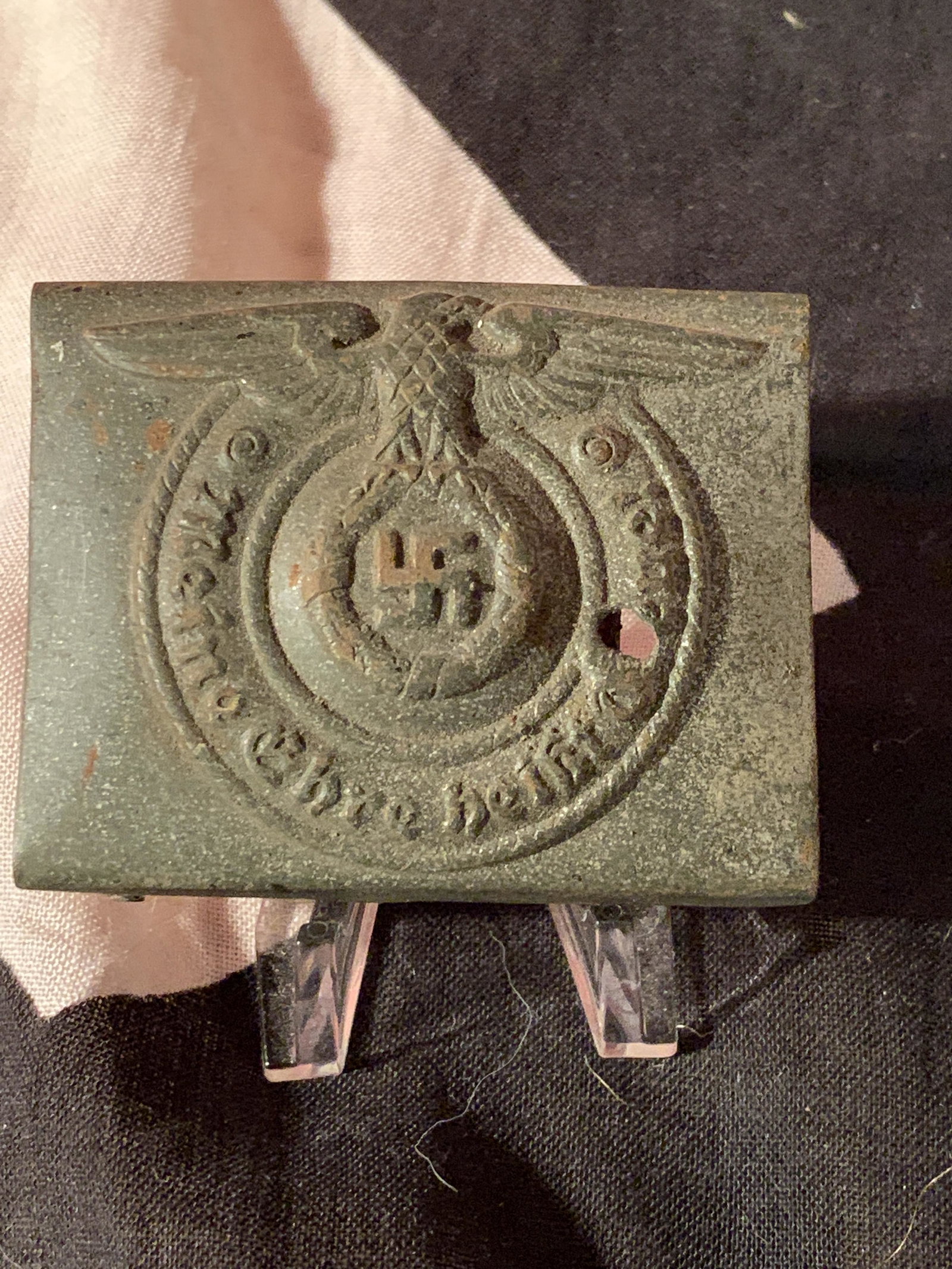 WW2 GERMAN NAZI WAFFEN SS OFFICER BELT BUCKLE: WW2 GERMAN NAZI WAFFEN SS OFFICER BELT BUCKLE. IN GOOD OVERALL SHAPE AND CONDITION WITH A BEAUTIFUL OVERALL PATINA. PLEASE VIEW ALL DETAILED PICTURES. A GREAT FIND AND AN EXCELLENT ADDITION TO YOUR CO