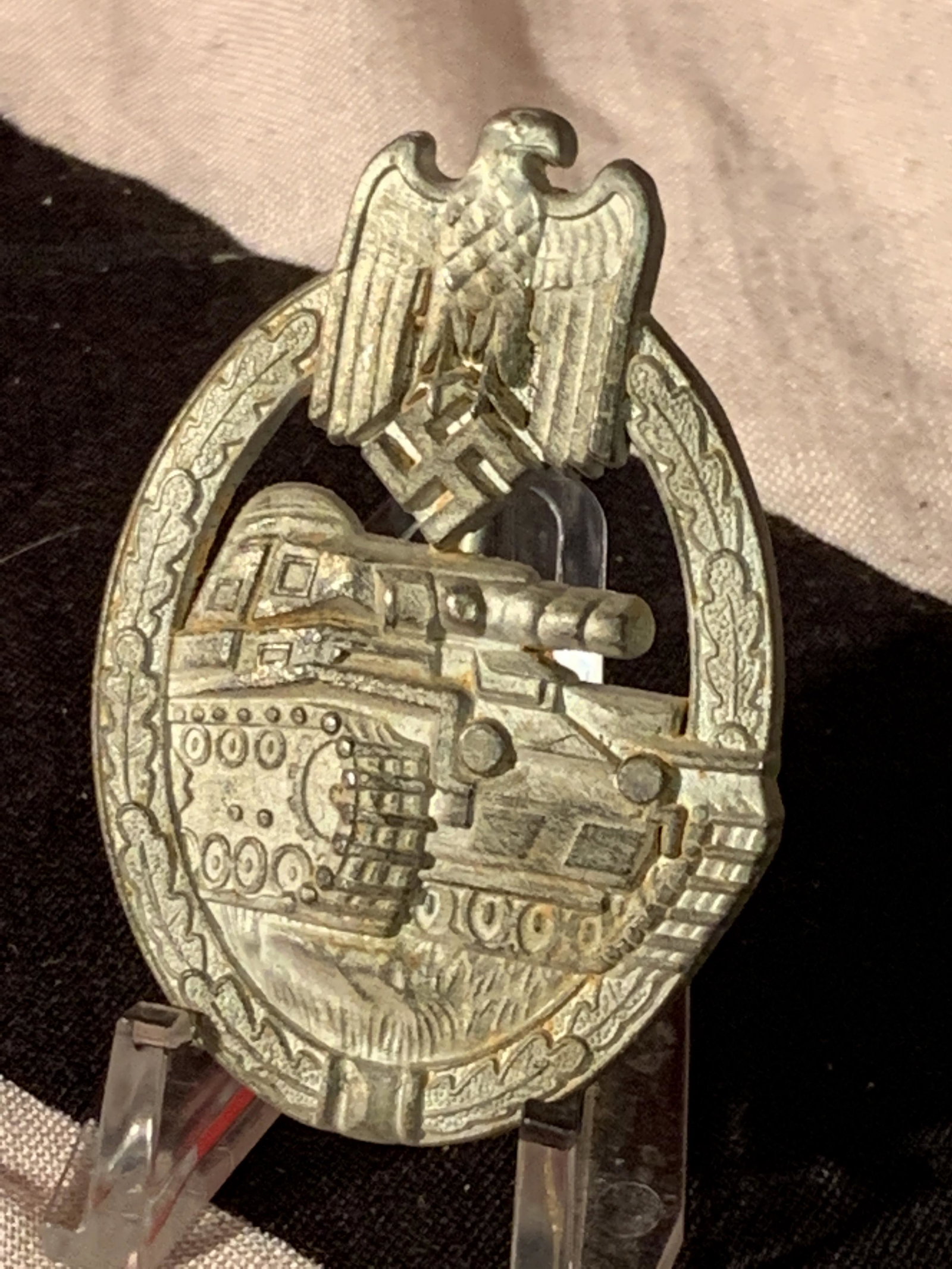 ORIG. WW2 GERMAN PANZER ASSAULT TANK BADGE IN SILVER: ORIG. WW2 GERMAN PANZER ASSAULT TANK BADGE IN SILVER WITH MAKER MARKS ON THE BACK. IN GOOD OVERALL SHAPE AND CONDITION WITH A BEAUTIFUL OVERALL PATINA. PLEASE VIEW PICTURES FOR MAKER MARKS ON THE BACK