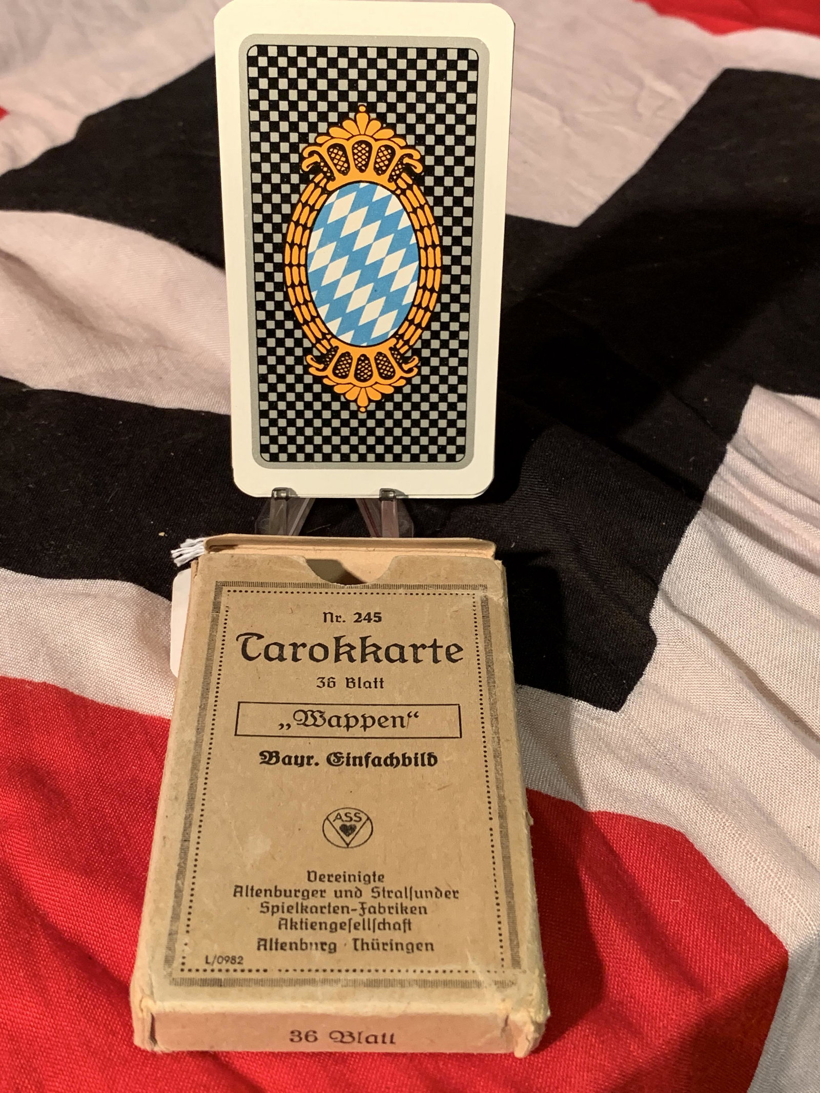 WW2 GERMAN PLAYING CARDS W/ORIGINAL CASE: WW2 GERMAN PLAYING CARDS W/ORIGINAL CASE. A GREAT FIND AND AN EXCELLENT ADDITION TO YOUR COLLECTION.