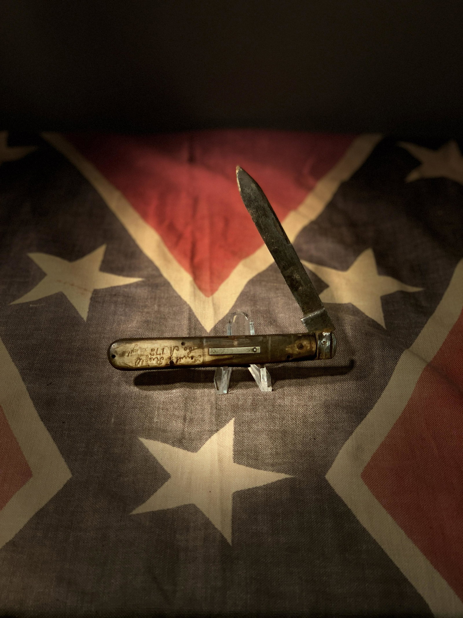 SCARCE CIVIL WAR SOLDIERS POCKET/BOOT DAGGER: SCARCE CIVIL WAR SOLDIERS POCKET/BOOT DAGGER W/PROVENANCE. THIS KNIFE IS ID'D WITH THE REGIMENT UNIT, ETC. PLEASE VIEW PICTURES. IN GOOD COLLECTIBLE OVERALL SHAPE AND CONDITION. A GREAT FIND AND AN EX