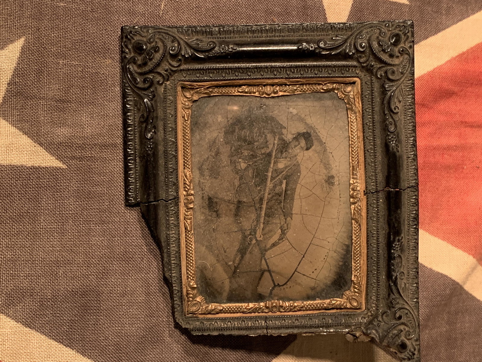 RARE CIVIL WAR CDV OF CONFEDERATE SOLDIER RESTING: RARE CIVIL WAR CDV OF CONFEDERATE SOLDIER RESTING DURING BATTLE. IN GOOD SHAPE AND OVERALL CONDITION. LOOKS LIKE A SHARP SHOOTER, WE ARE NOT SURE. A GREAT FIND AND AN EXCELLENT ADDITION TO YOUR COLLEC