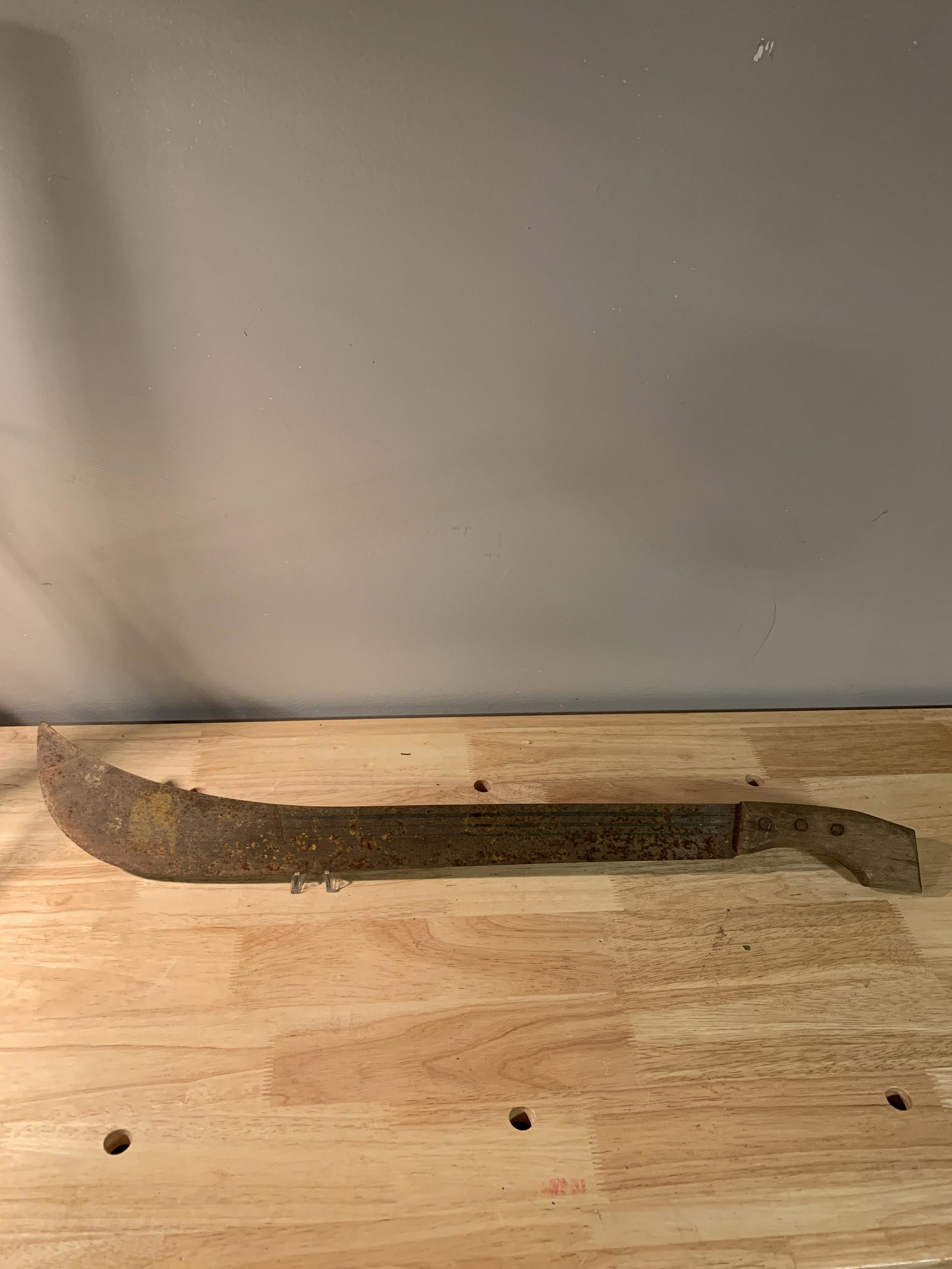SCARCE CIVIL WAR CONFEDERATE OFFICERS SHORT SWORD: SCARCE CIVIL WAR CONFEDERATE OFFICERS SHORT SWORD. THIS WAS HAND-MADE BY THE SOUTHERN WARRIOR WHO USED IT DURING THE U.S. CIVIL WAR. RETAINS MOST OF ITS ORIGINAL CONDITION. BEAUTIFUL CRAFTSMANSHIP - V