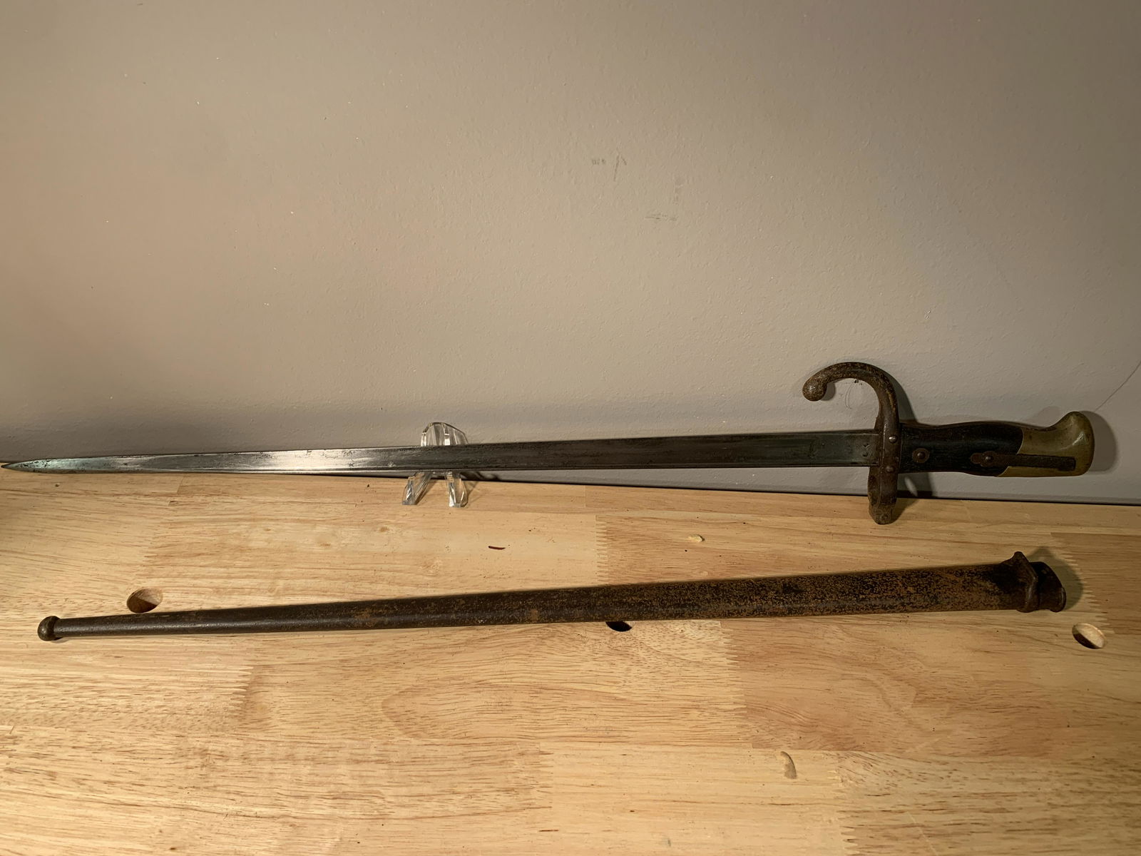DATED 1878 FRENCH GRAS SWORD BAYONET W/SCABBARD: DATED 1878 FRENCH GRAS SWORD BAYONET W/SCABBARD. IN MINT OVERALL SHAPE AND CONDITION WITH A BEAUTIFUL OVERALL UNTOUCHED PATINA. APPEARS TO BE BATTLE USED. HAS A GREAT LOOK TO IT. PLEASE VIEW ALL DETAI