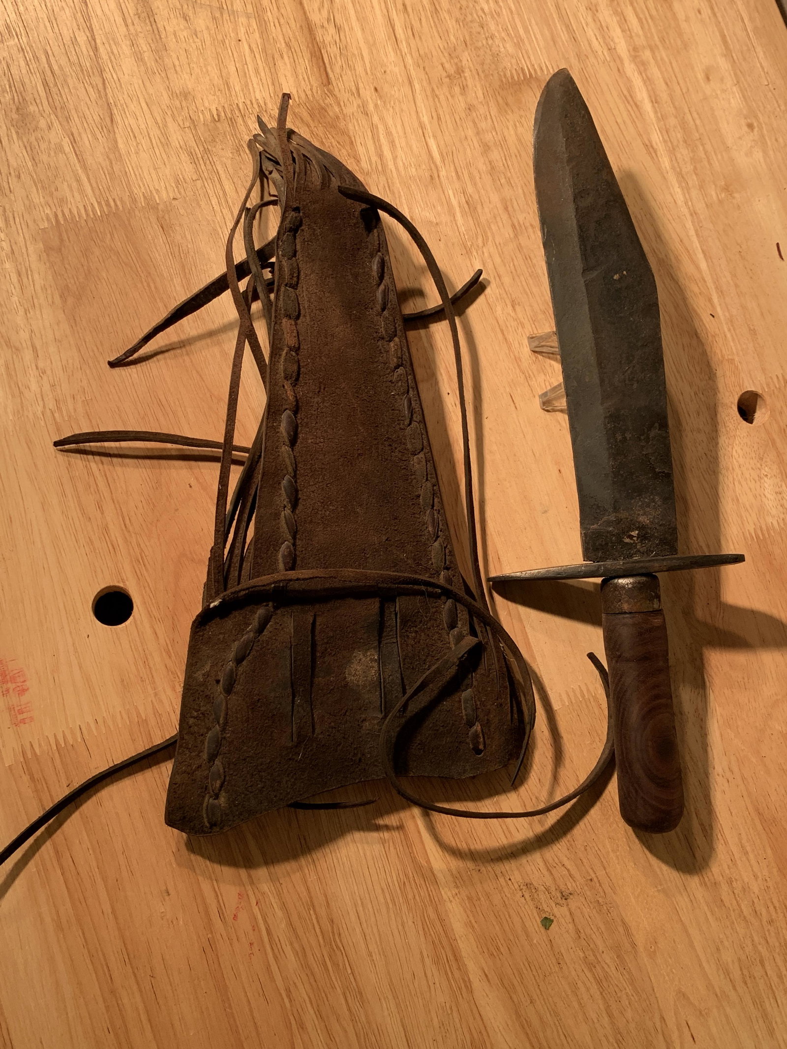 DATED 1864 CONFEDERATE WARRIOR'S BOWIE KNIFE W/SHEATH: DATED 1864 CONFEDERATE WARRIOR'S BOWIE KNIFE W/SHEATH. IN EXCELLENT SHAPE AND OVERALL CONDITION WITH A BEAUTIFUL OVERALL PATINA. THIS IS A VERY RARE FIND. HAS A BEAUTIFUL LOOK TO IT WITH AN EXCELLENT 