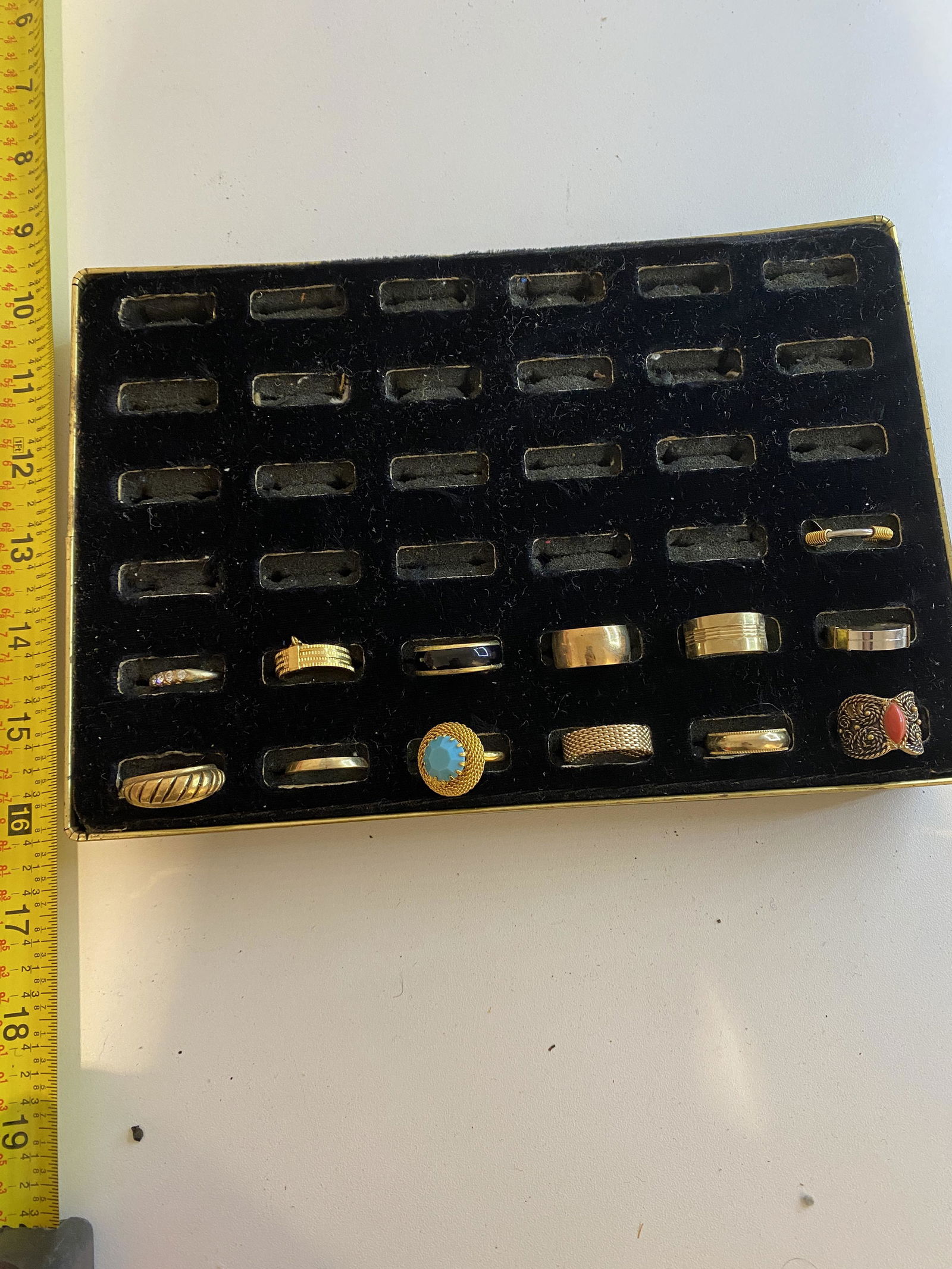 HIGH GRADE LOT OF (13) GOLD RINGS - VIEW PICTURES: HIGH GRADE LOT OF (13) GOLD RINGS - VIEW PICTURES. A GREAT FIND AND AN EXCELLENT ADDITION TO YOUR COLLECTION.