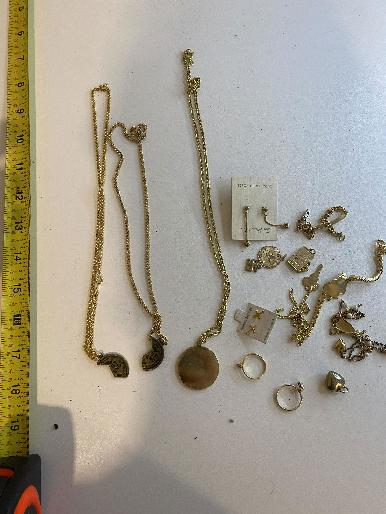 HIGH GRADE LOT OF GOLD NECKLACES, EARRINGS, ETC.: HIGH GRADE LOT OF GOLD NECKLACES, EARRINGS, ETC. SOLD AS FOUND. PLEASE VIEW PICTURES.