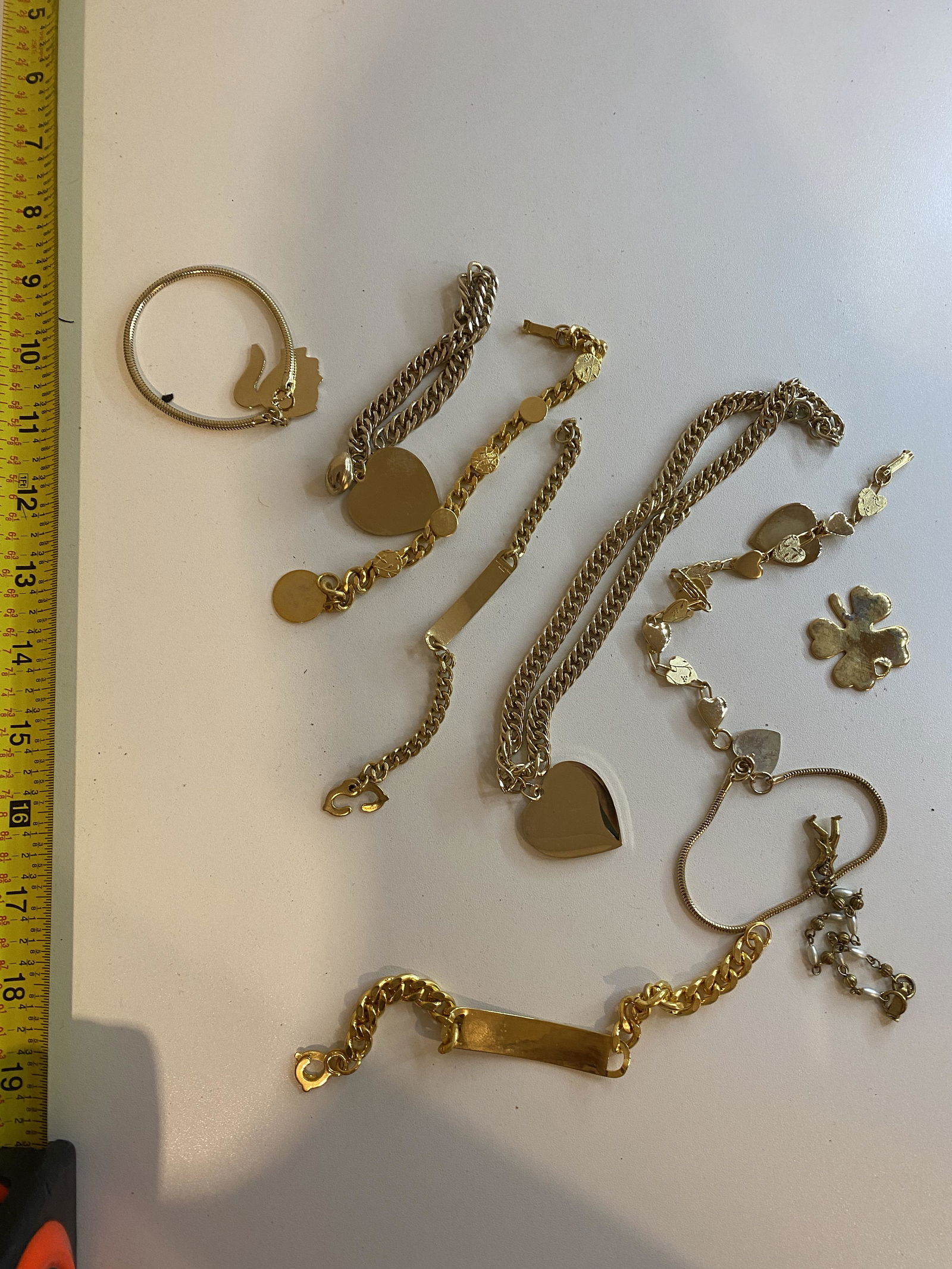 HIGH GRADE LOT OF GOLD BRACELETS: HIGH GRADE LOT OF GOLD BRACELETS. A GREAT ADDITION TO YOUR COLLECTION.