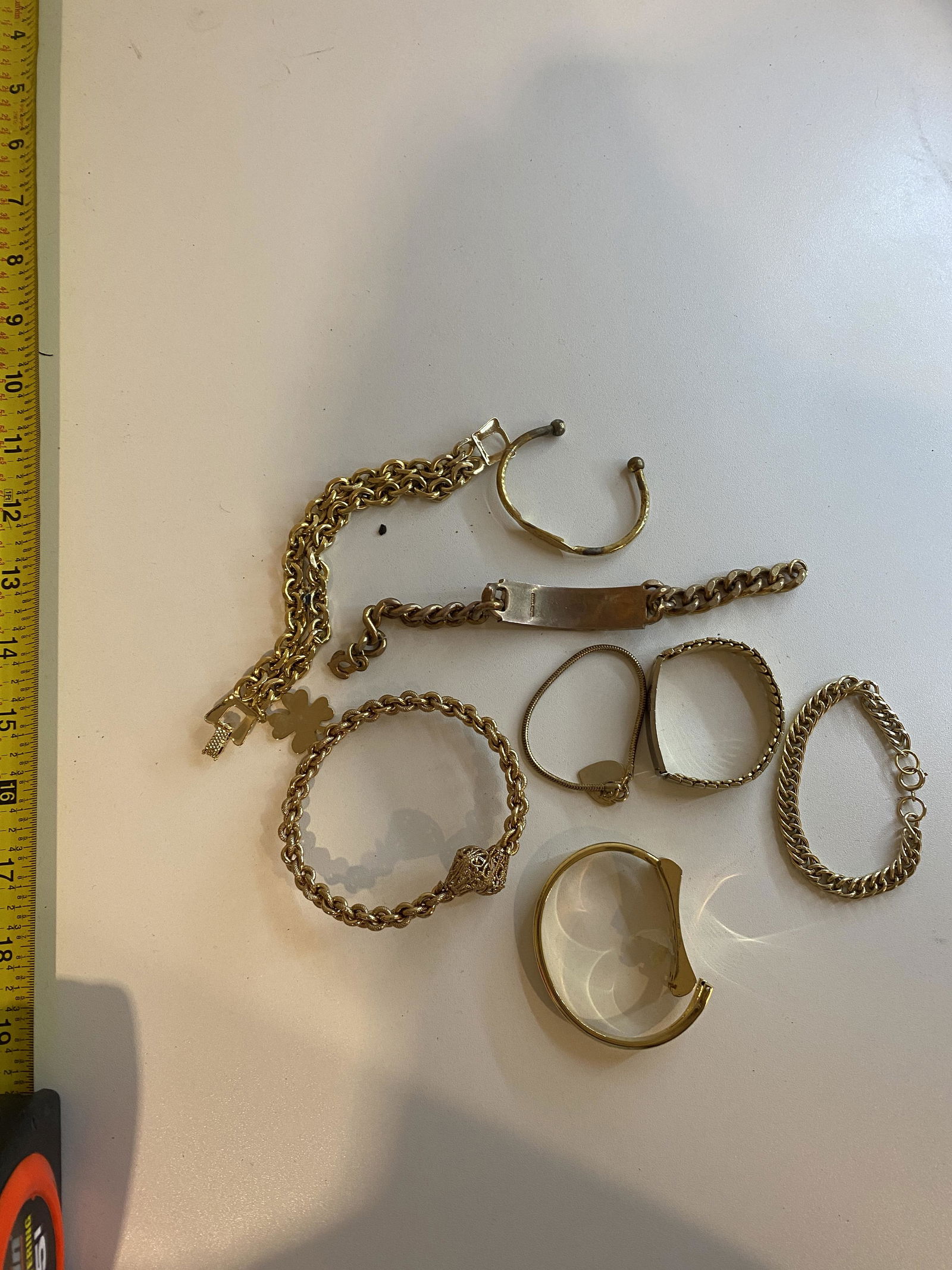 HIGH GRADE LOT OF GOLD BRACELETS: HIGH GRADE LOT OF GOLD BRACELETS. A GREAT ADDITION TO YOUR COLLECTION.