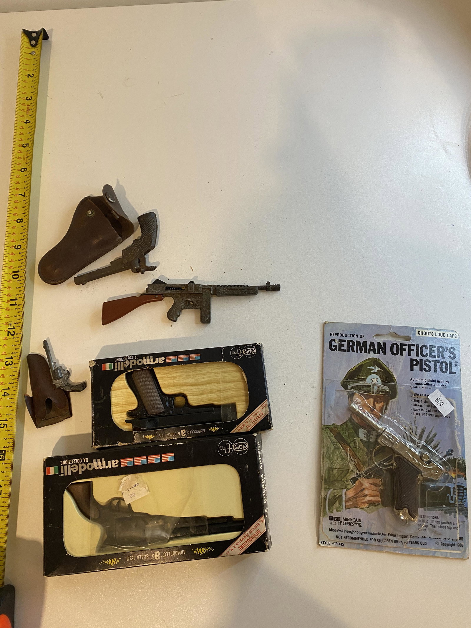 VINTAGE COLLECTIBLE LOT OF TOY MINI PISTOLS: VINTAGE COLLECTIBLE LOT OF TOY MINI PISTOLS. A GREAT ADDITION TO YOUR COLLECTION.
