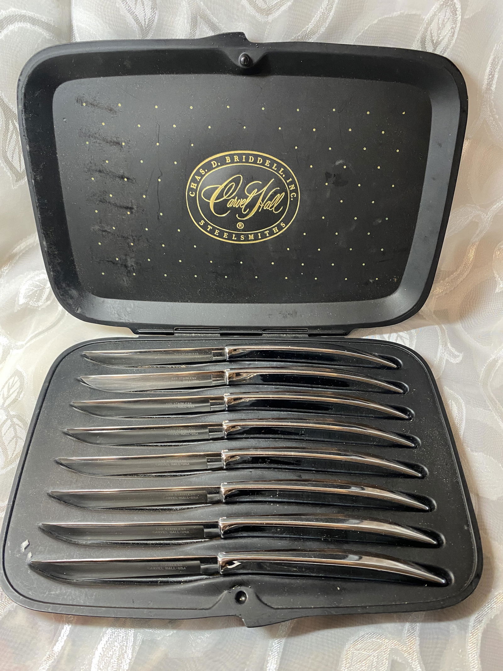 Carvel Hall Towle Silversmiths Steelsmiths Leisure 6: Carvel Hall Towle Silversmiths Steelsmiths Leisure 6 Steak Knives. Comes in the original box. Please view all detailed pictures. A great find and an excellent addition to your collection.