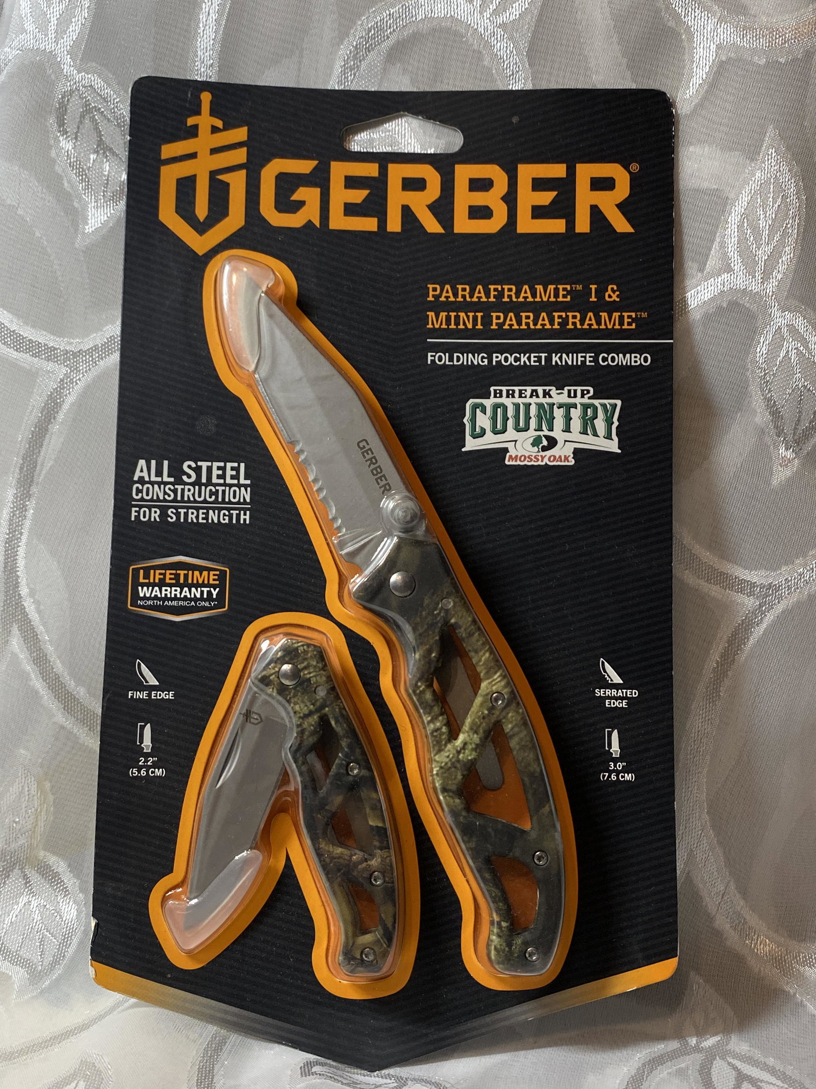 SET OF (2) GERBER PARAFRAME I & MINI EDC CARRY KNIVES: SET OF (2) GERBER PARAFRAME I & MINI EDC CARRY KNIVES. THIS SET COMES IN THE ORIGINAL PACKAGING. BRAND NEW. A GREAT PAIR OF KNIVES FOR EDC.