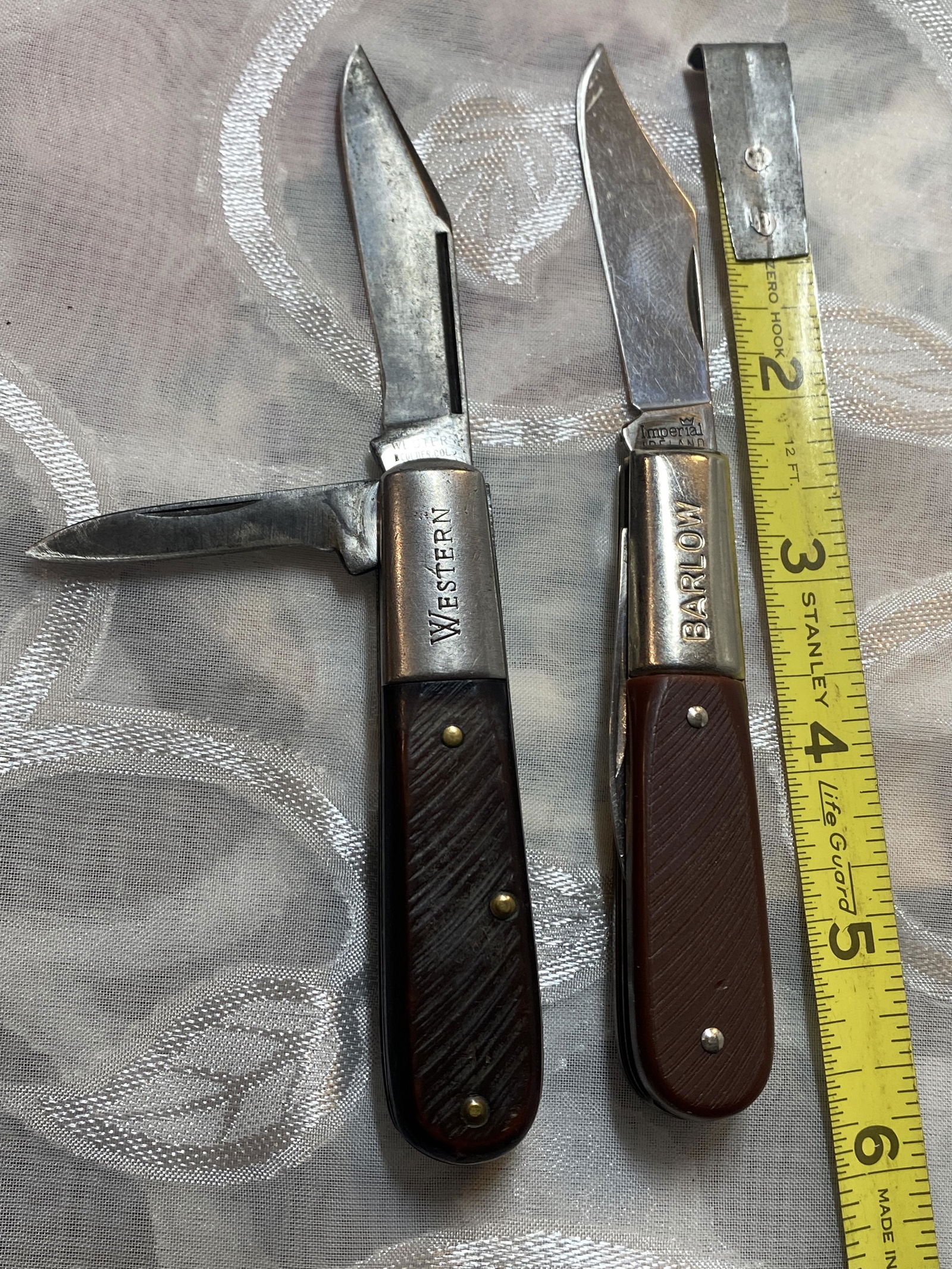 SET OF (2) VINTAGE BARLOW & WESTERN POCKET KNIFE: SET OF (2) VINTAGE BARLOW & WESTERN POCKET KNIFE. IN GOOD OVERALL SHAPE AND CONDITION. A GREAT FIND AND AN EXCELLENT ADDITION TO YOUR COLLECTION.