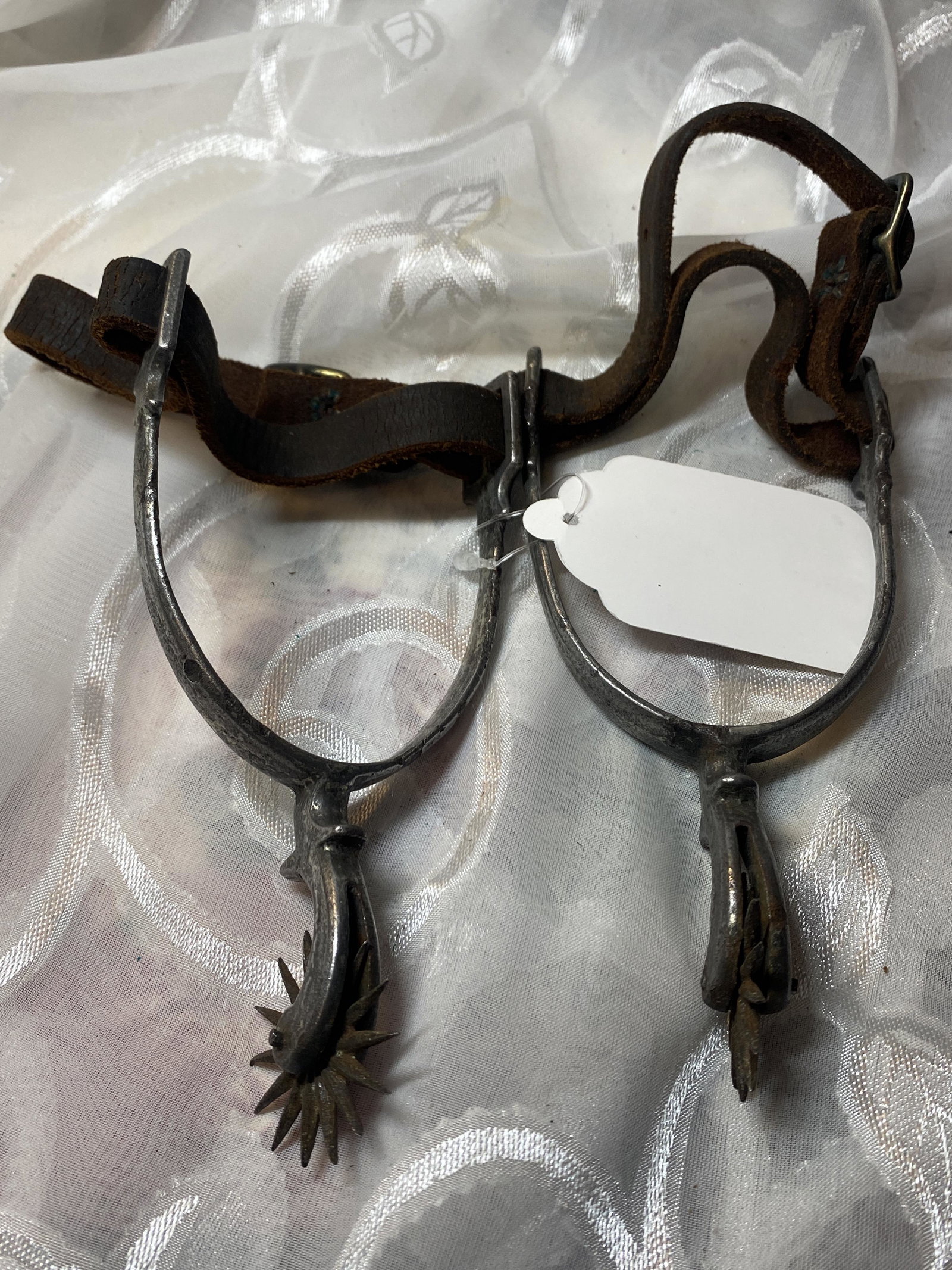 RARE PAIR OF CIVIL WAR CONFEDERATE OFFICERS SPURS: RARE PAIR OF CIVIL WAR CONFEDERATE OFFICERS SPURS. IN EXCELLENT SHAPE AND OVERALL CONDITION WITH A BEAUTIFUL OVERALL PATINA. PLEASE VIEW ALL DETAILED PICTURES. A GREAT FIND AND AN EXCELLENT ADDITION T
