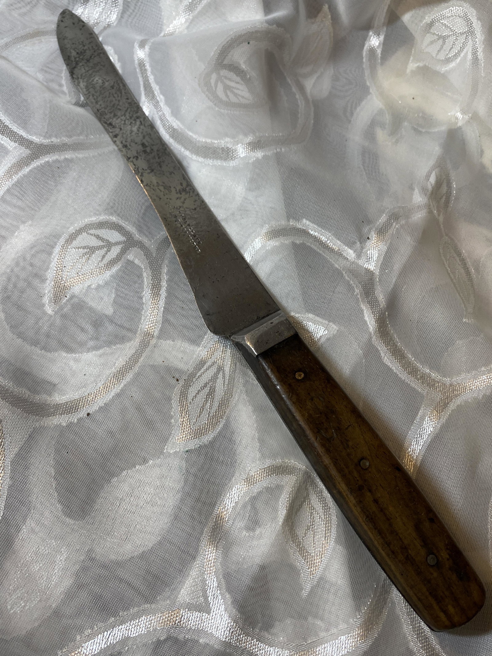 CIVIL WAR CONFEDERATE RUSSELL RARE FIGHTING KNIFE: CIVIL WAR CONFEDERATE RUSSELL RARE FIGHTING KNIFE. MARKED C.S. ON THE HANDLE. IN GOOD OVERALL SHAPE AND CONDITION WITH A BEAUTIFUL OVERALL PATINA. A GREAT FIND AND AN EXCELLENT ADDITION TO YOUR COLLEC