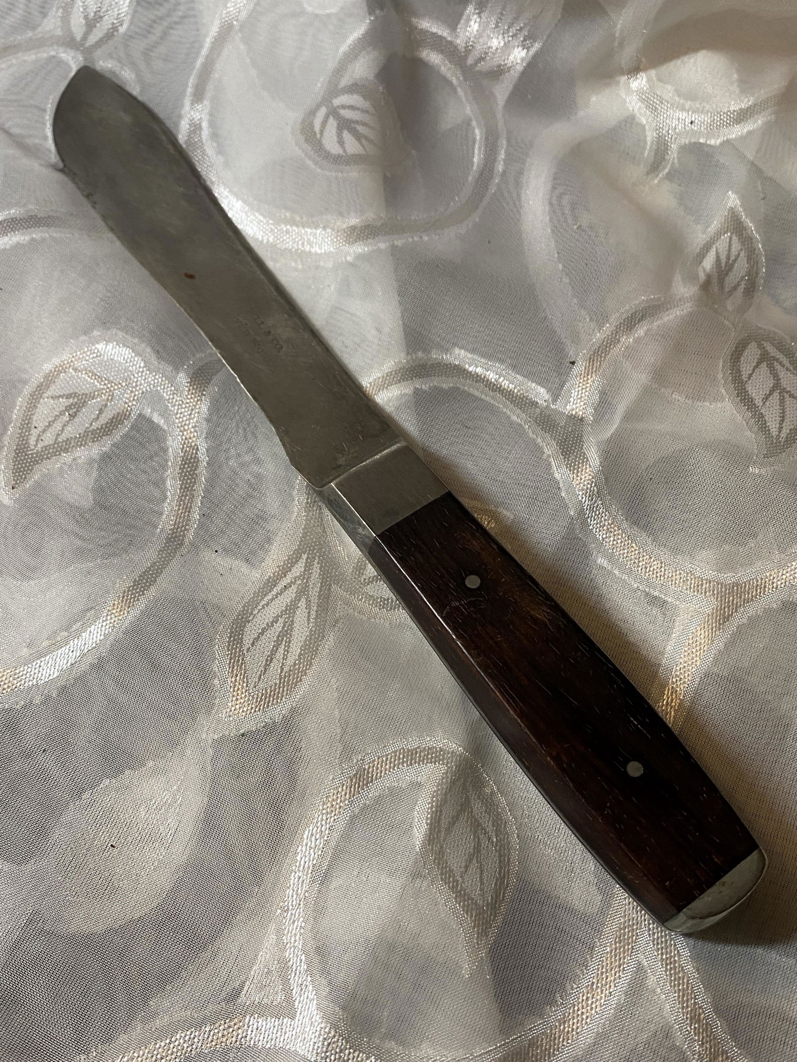 ANTIQUE CIVIL WAR RUSSELL EBONY WOOD HANDLE KNIFE: ANTIQUE CIVIL WAR RUSSELL EBONY WOOD HAND KNIFE. IN GOOD OVERALL SHAPE AND CONDITION WITH A BEAUTIFUL OVERALL PATINA. A GREAT FIND AND AN EXCELLENT ADDITION TO YOUR COLLECTION. THIS HISTORIC ITEM COME